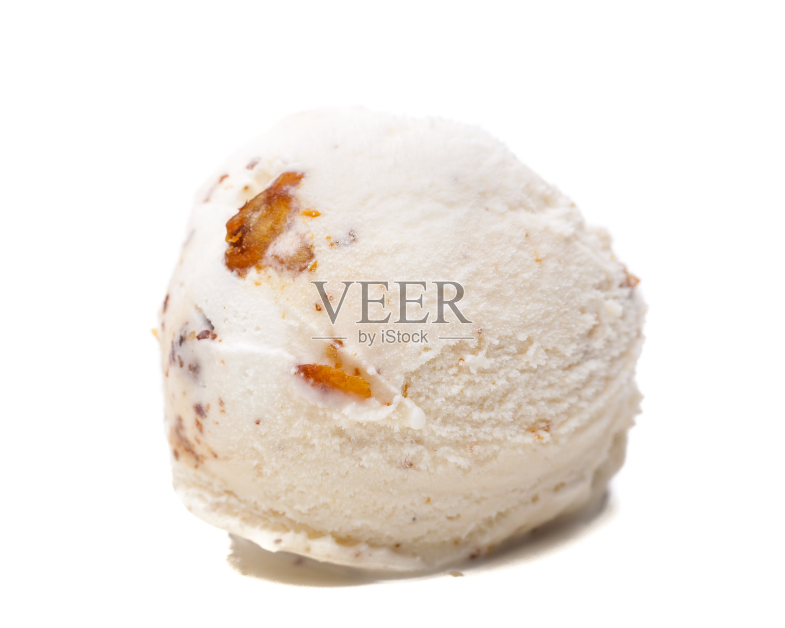 单个核桃冰淇淋勺的正面视图孤立在白色的背景上照片摄影图片