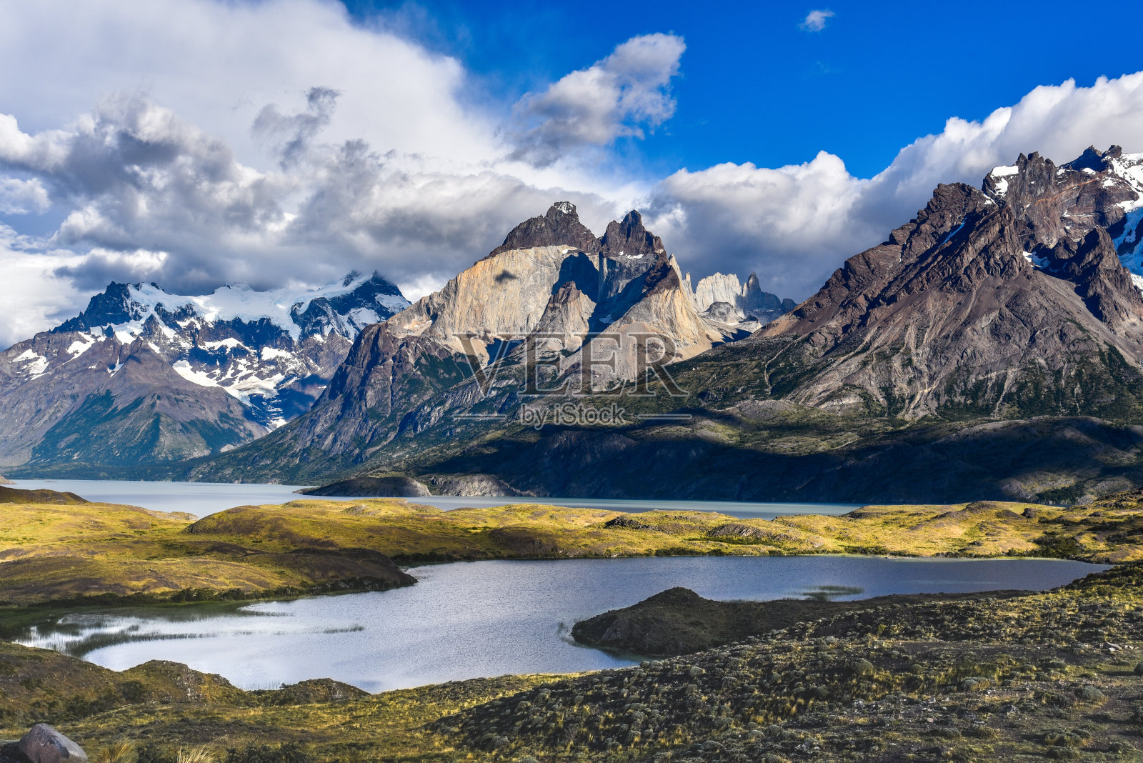 智利巴塔哥尼亚托雷斯·德·潘恩国家公园Los Cuernos和Lago Nordenskjold的全景照片摄影图片