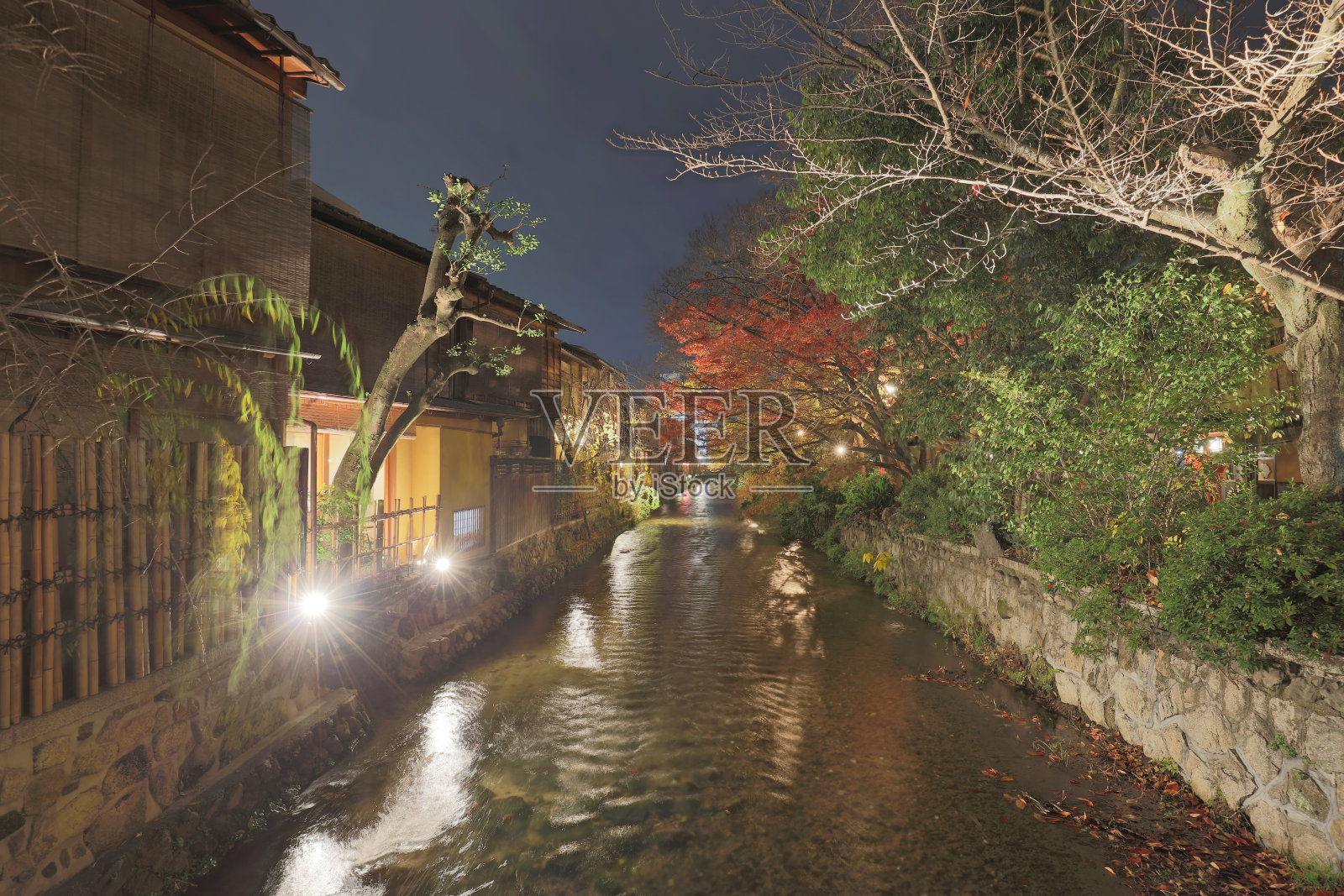 日本京都美丽的祗园区夜景照片摄影图片
