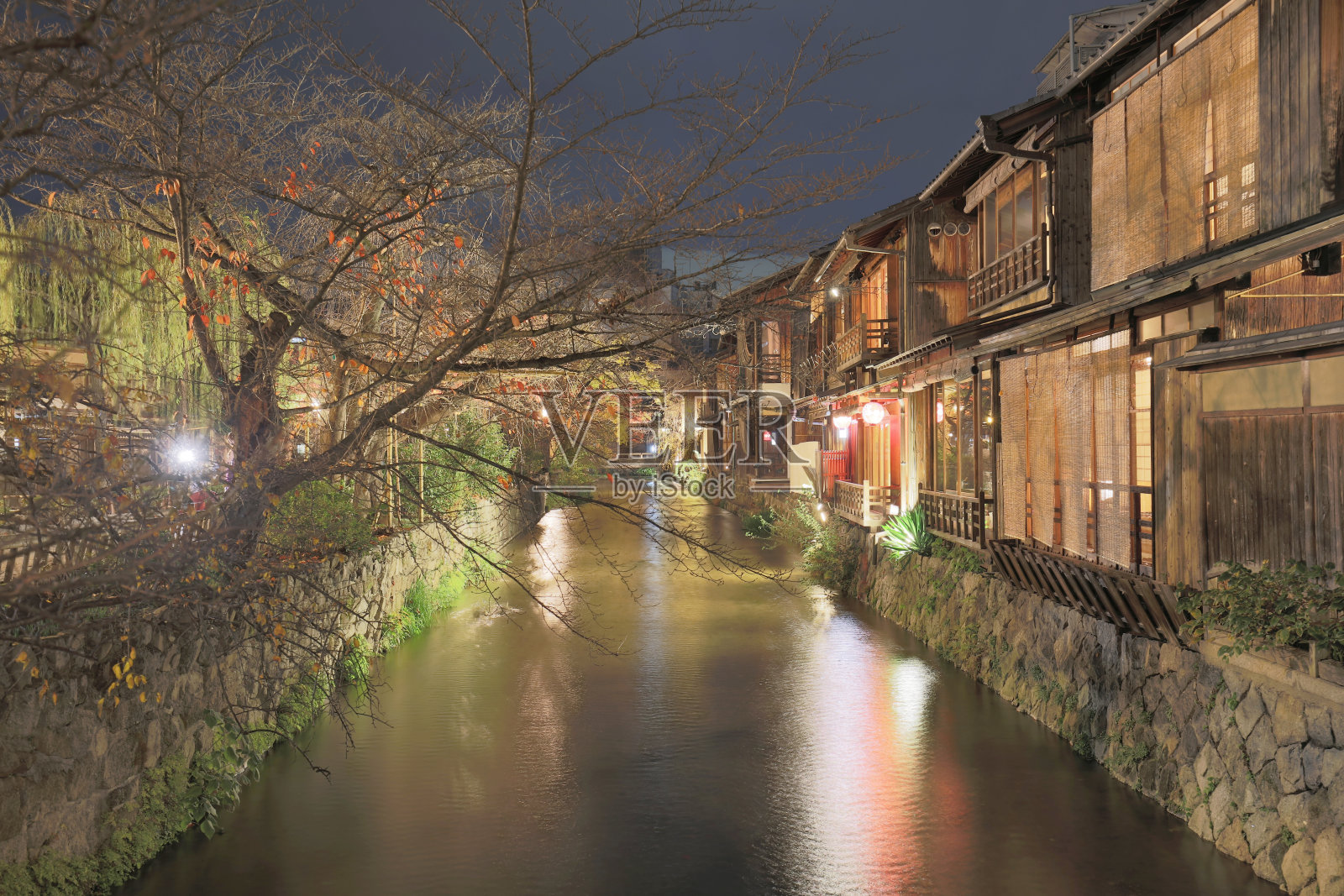 日本京都美丽的祗园区夜景照片摄影图片