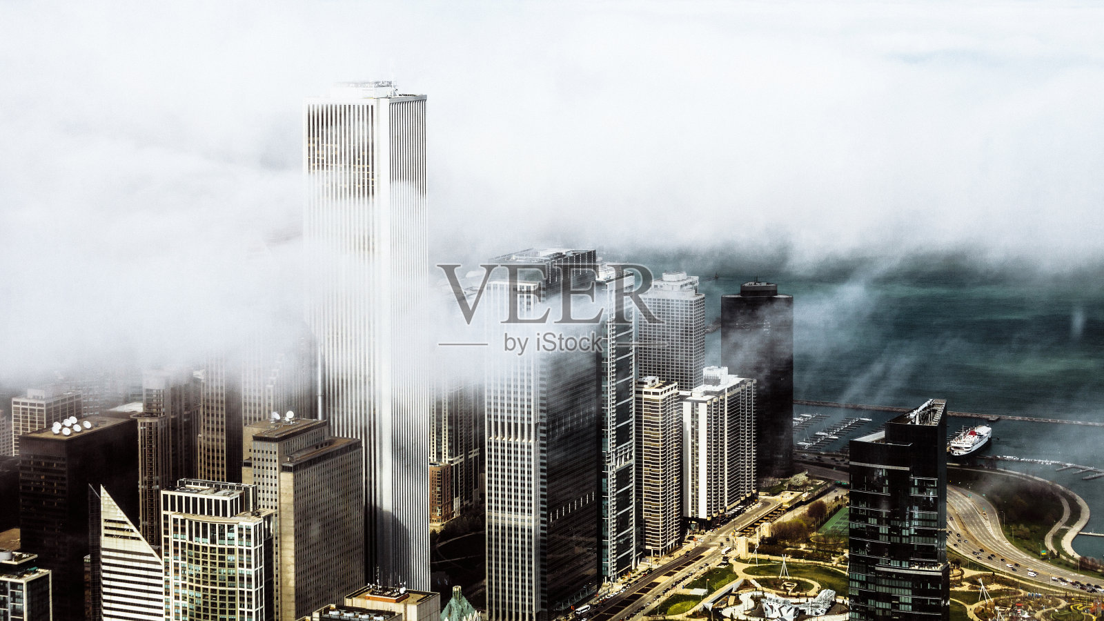 芝加哥市中心多雾照片摄影图片