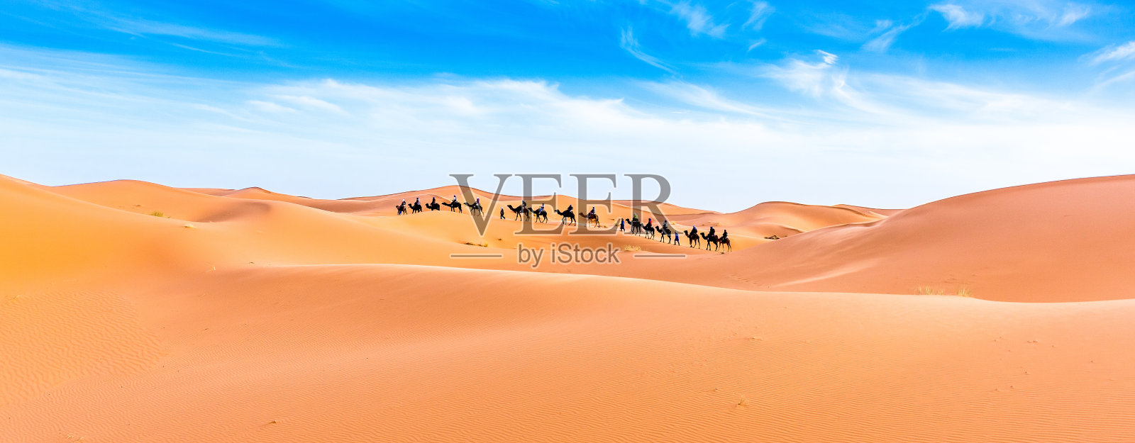 摩洛哥撒哈拉沙漠的梅尔祖加照片摄影图片