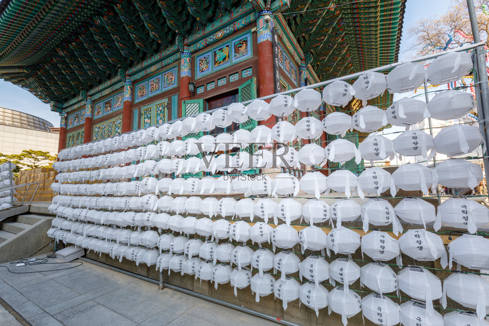 挂着纸灯笼的佛教寺庙，首尔，韩国照片摄影图片