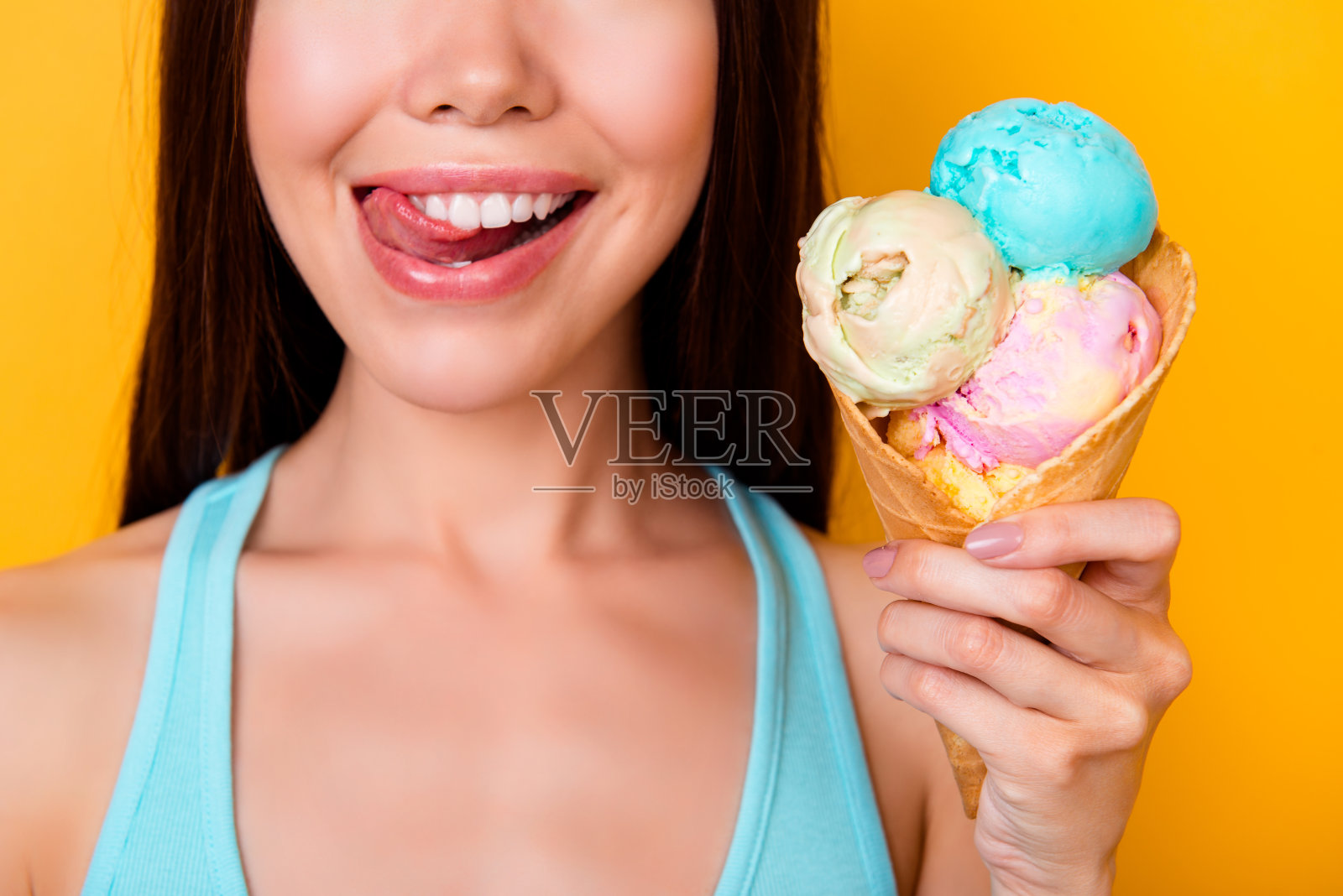 吃冰淇凌的小女孩顶视图 库存照片. 图片 包括有 可口, 愉快, 点心, 降低, 幸福, 奶油, 女儿, 冻结 - 96850484