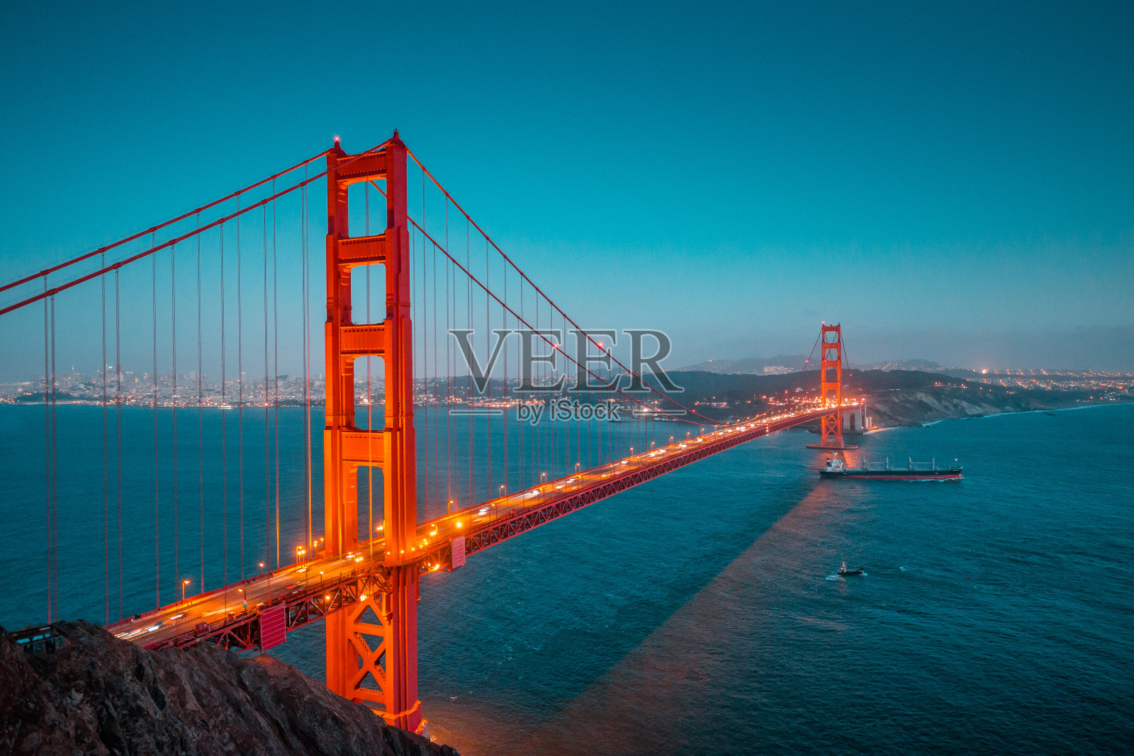 黄昏中的金门大桥，旧金山，加利福尼亚，美国照片摄影图片