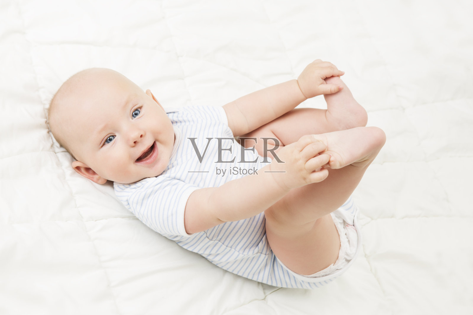 婴儿标准腿型图片（宝宝腿型难看）-幼儿百科-魔术铺