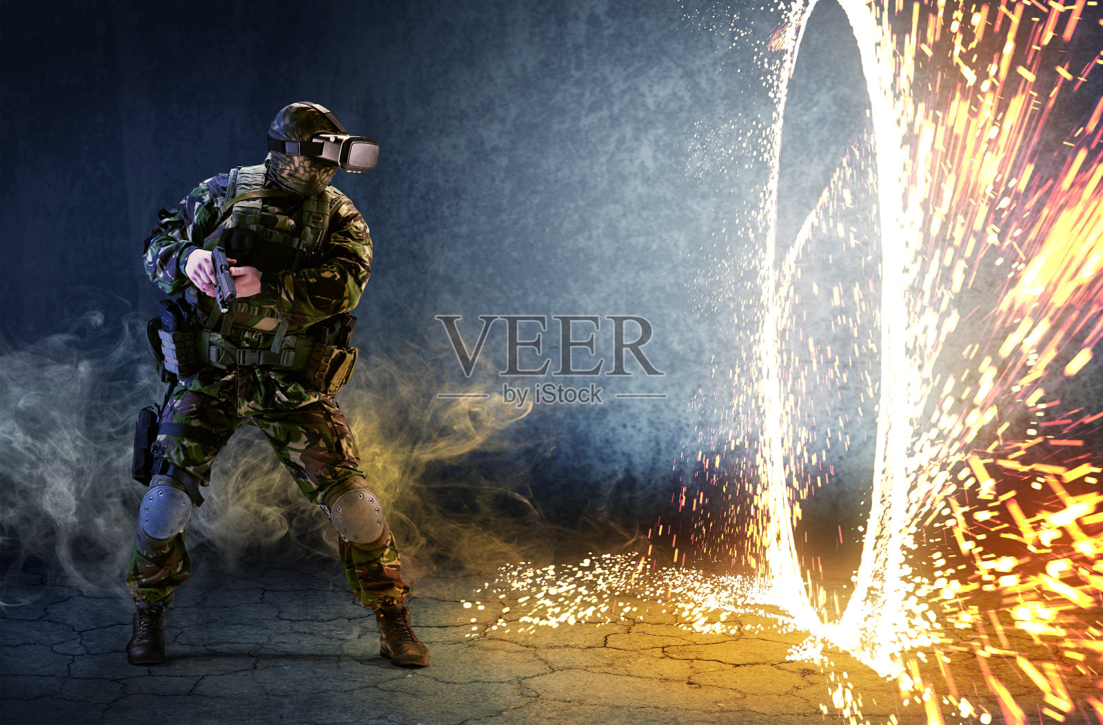 戴着虚拟现实眼镜的士兵。虚拟现实的概念。模拟游戏。照片摄影图片