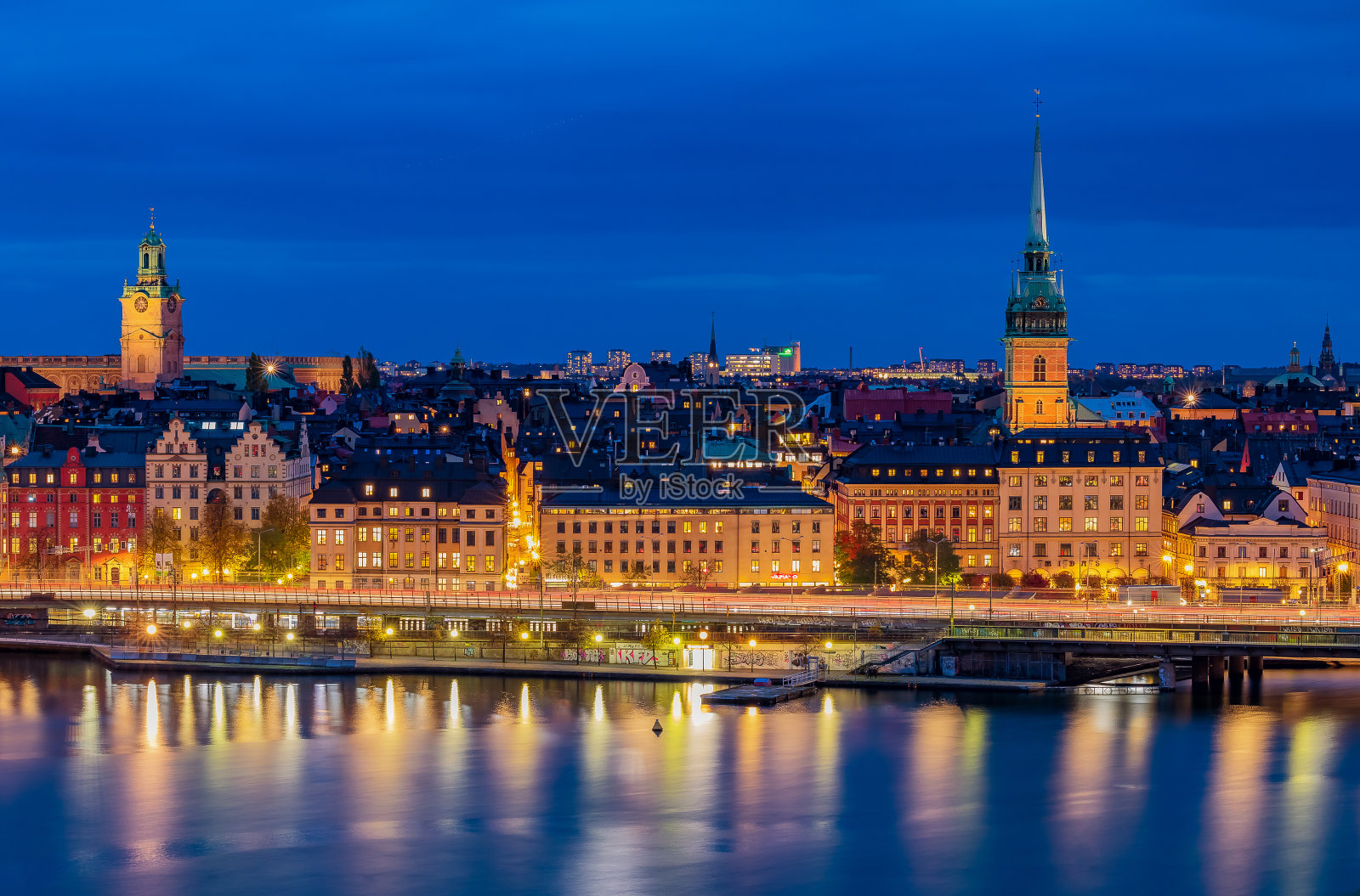 斯德哥尔摩老城Gamla Stan, Storkyrkan和瑞典的德国教堂的日落景观照片摄影图片