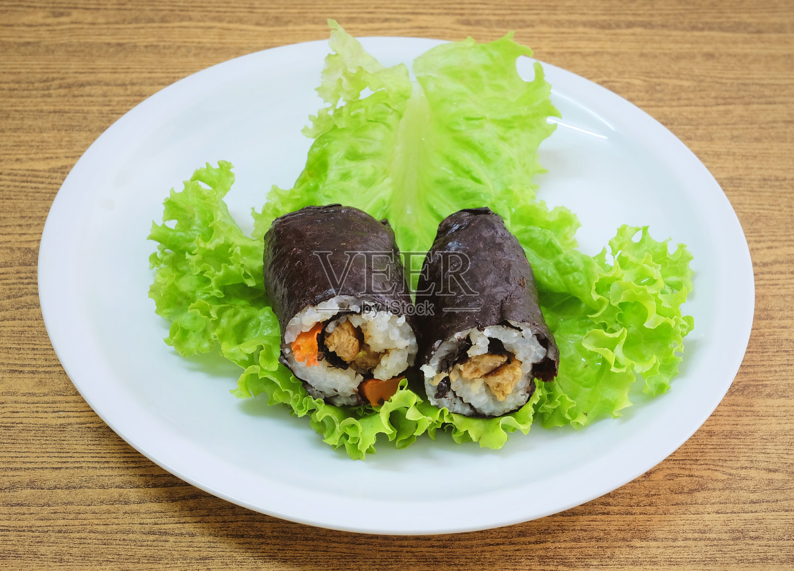日本米寿司卷，豆腐和胡萝卜照片摄影图片