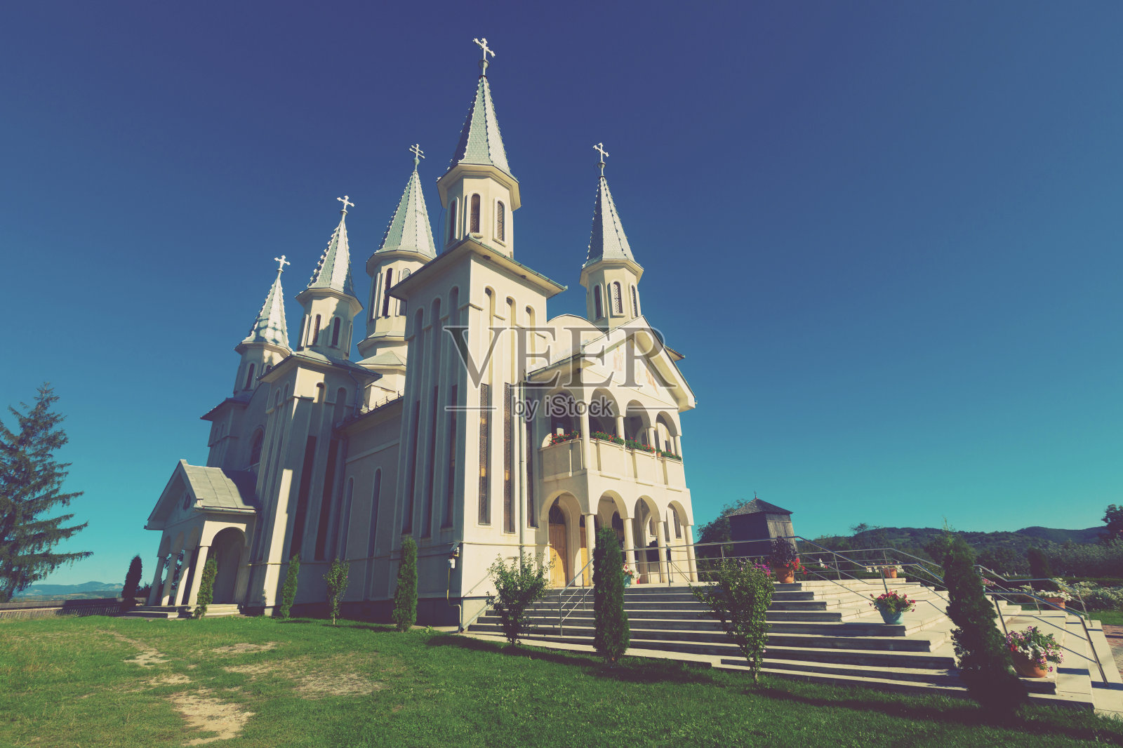 罗马尼亚雷梅泰亚·基奥鲁伊的新教堂照片摄影图片