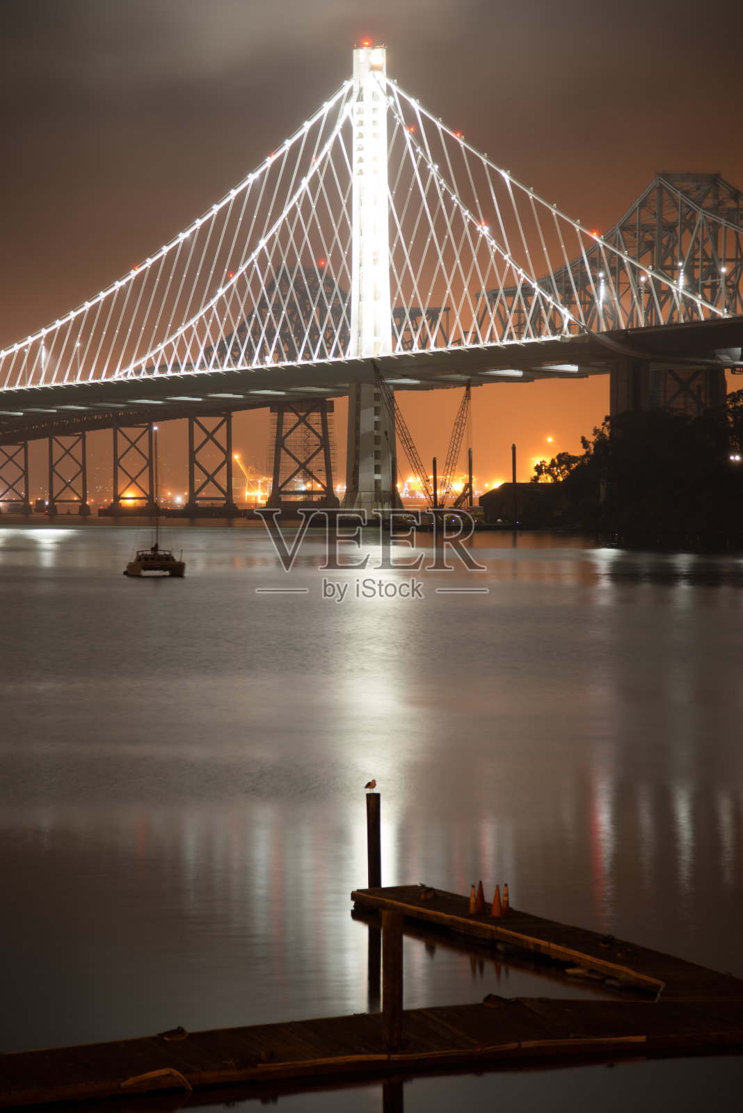 海湾大桥夜景，旧金山，北海滩，美国加利福尼亚照片摄影图片