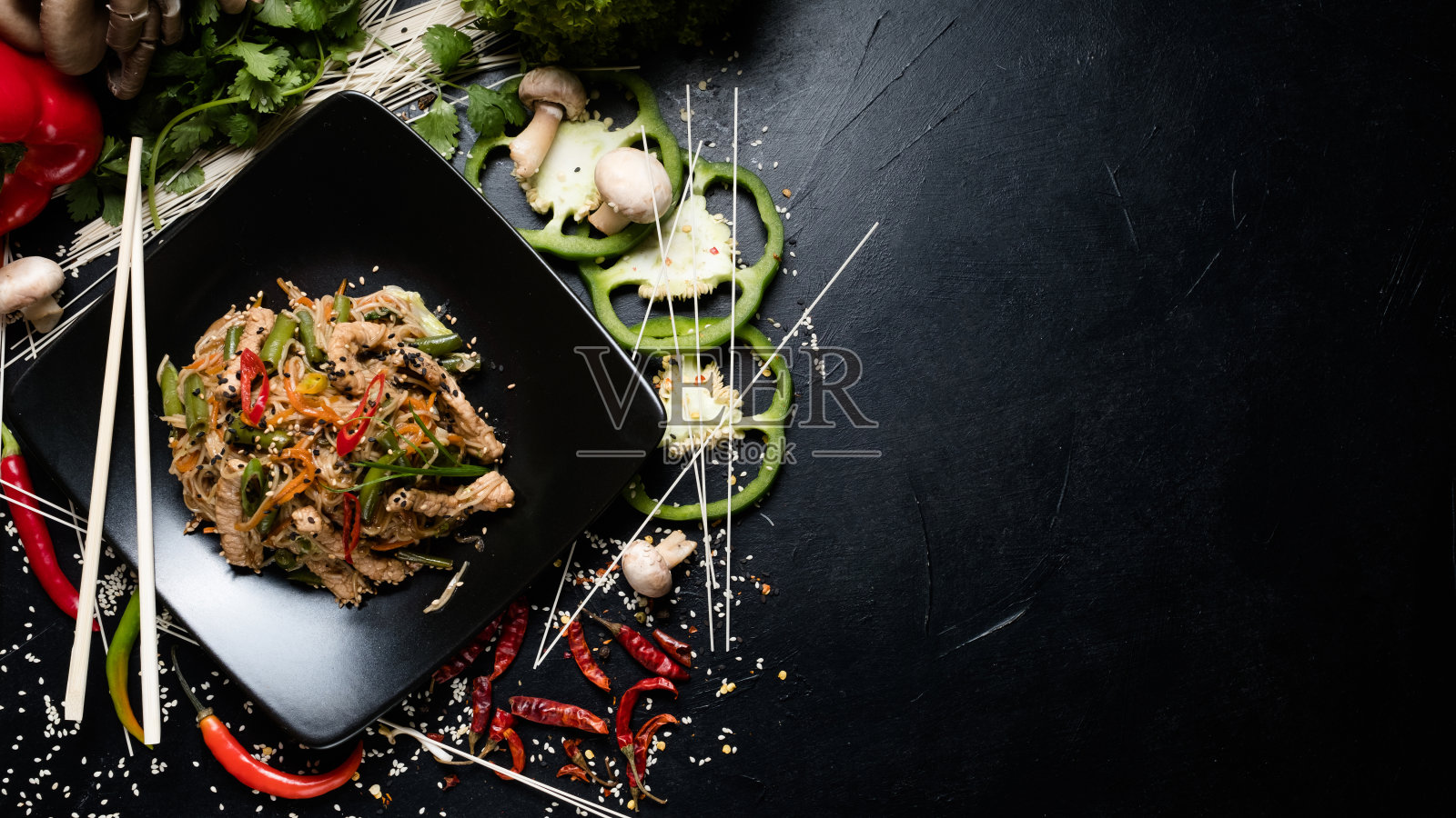 传统东方食品制作工艺面条照片摄影图片