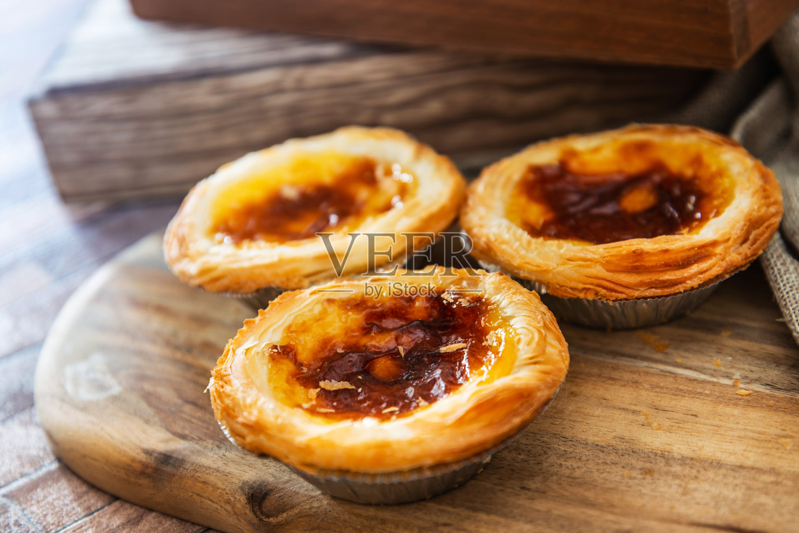美味的葡萄牙蛋挞甜点照片摄影图片