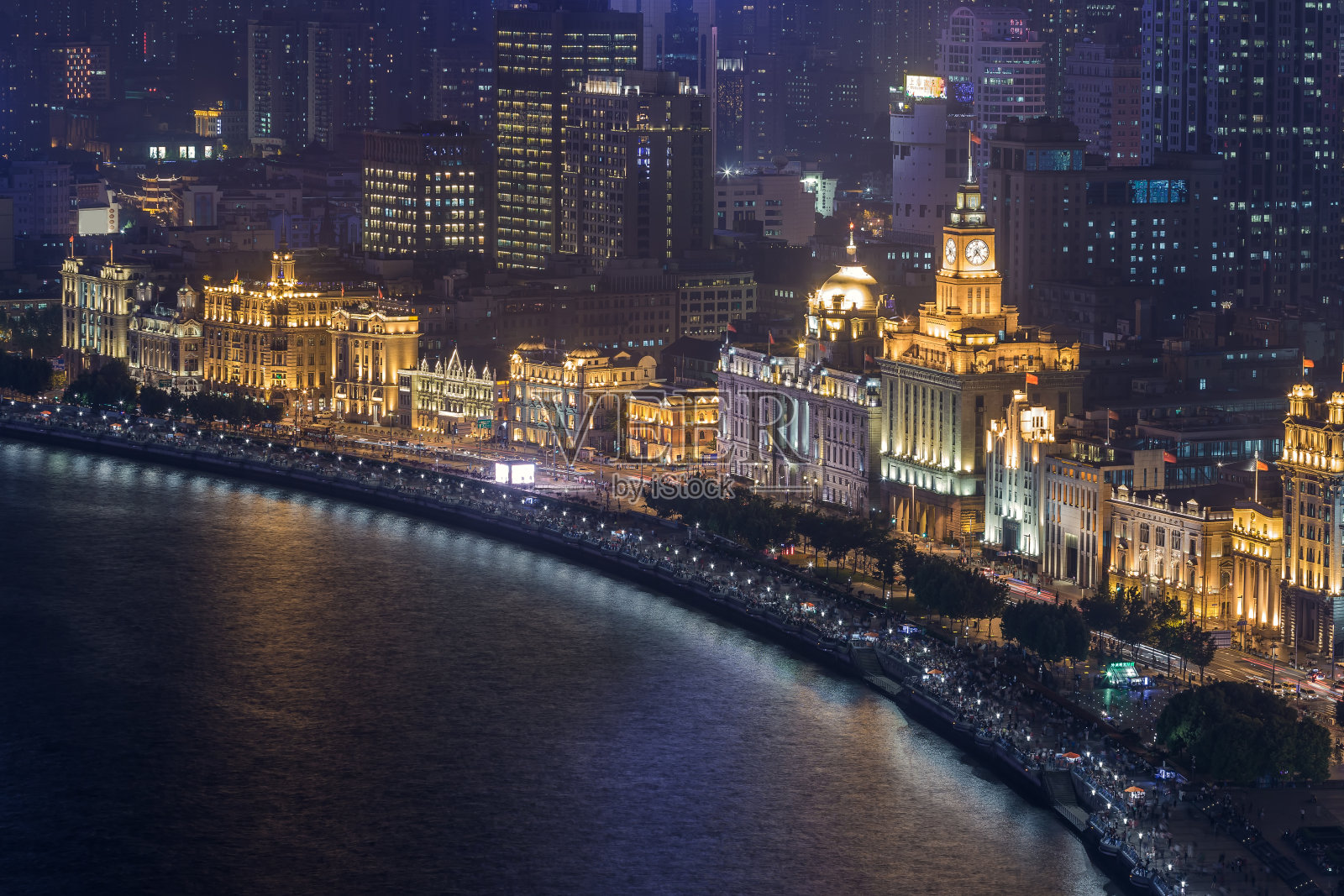中国上海外滩的城市夜景照片摄影图片