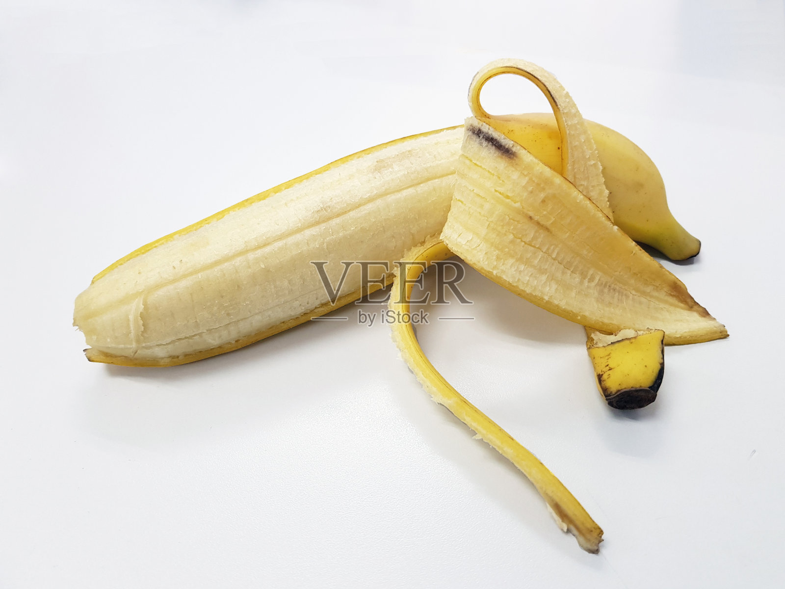 黄色香蕉孤立在白色上。白色背景上分离的香蕉串，美味健康照片摄影图片