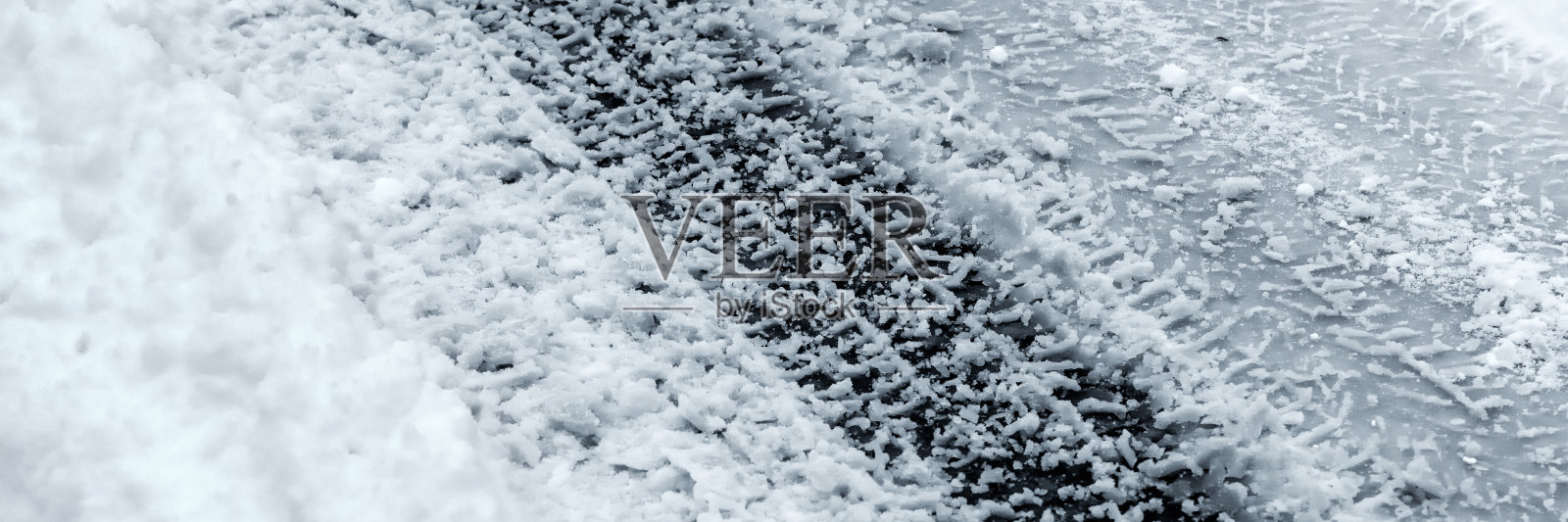 冬季驾驶背景:雪地上有轮胎印照片摄影图片