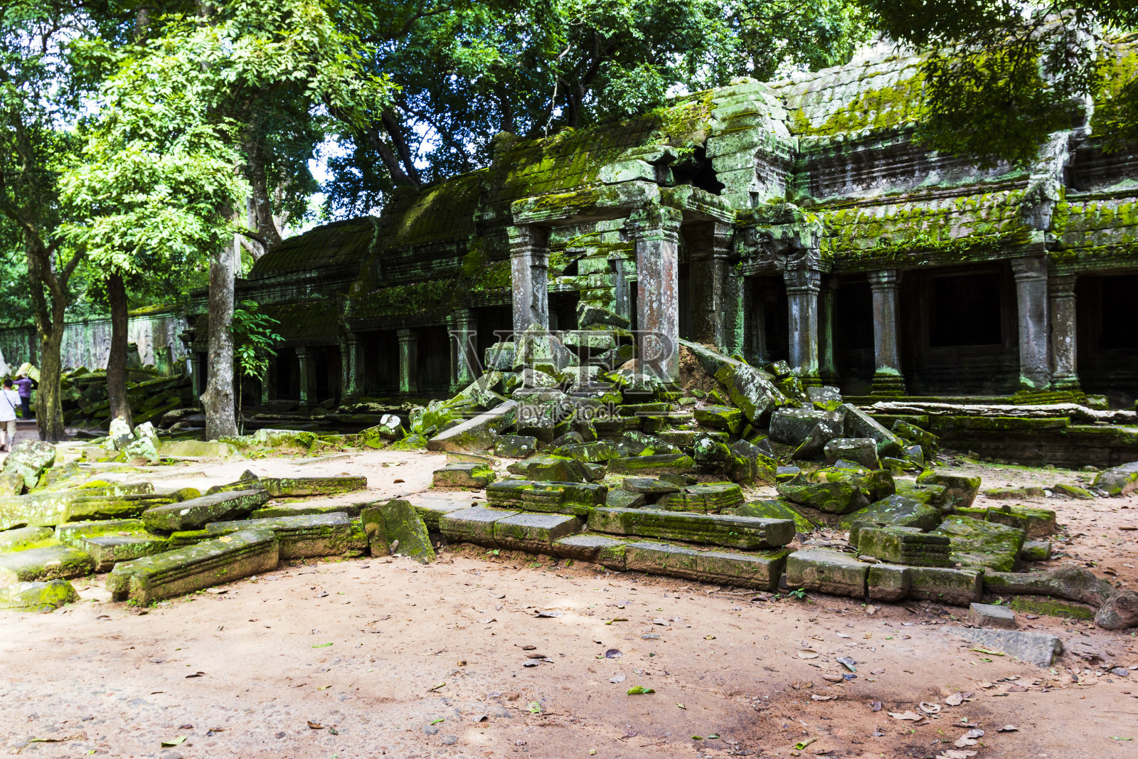 柬埔寨的绿芒古庙被毁照片摄影图片