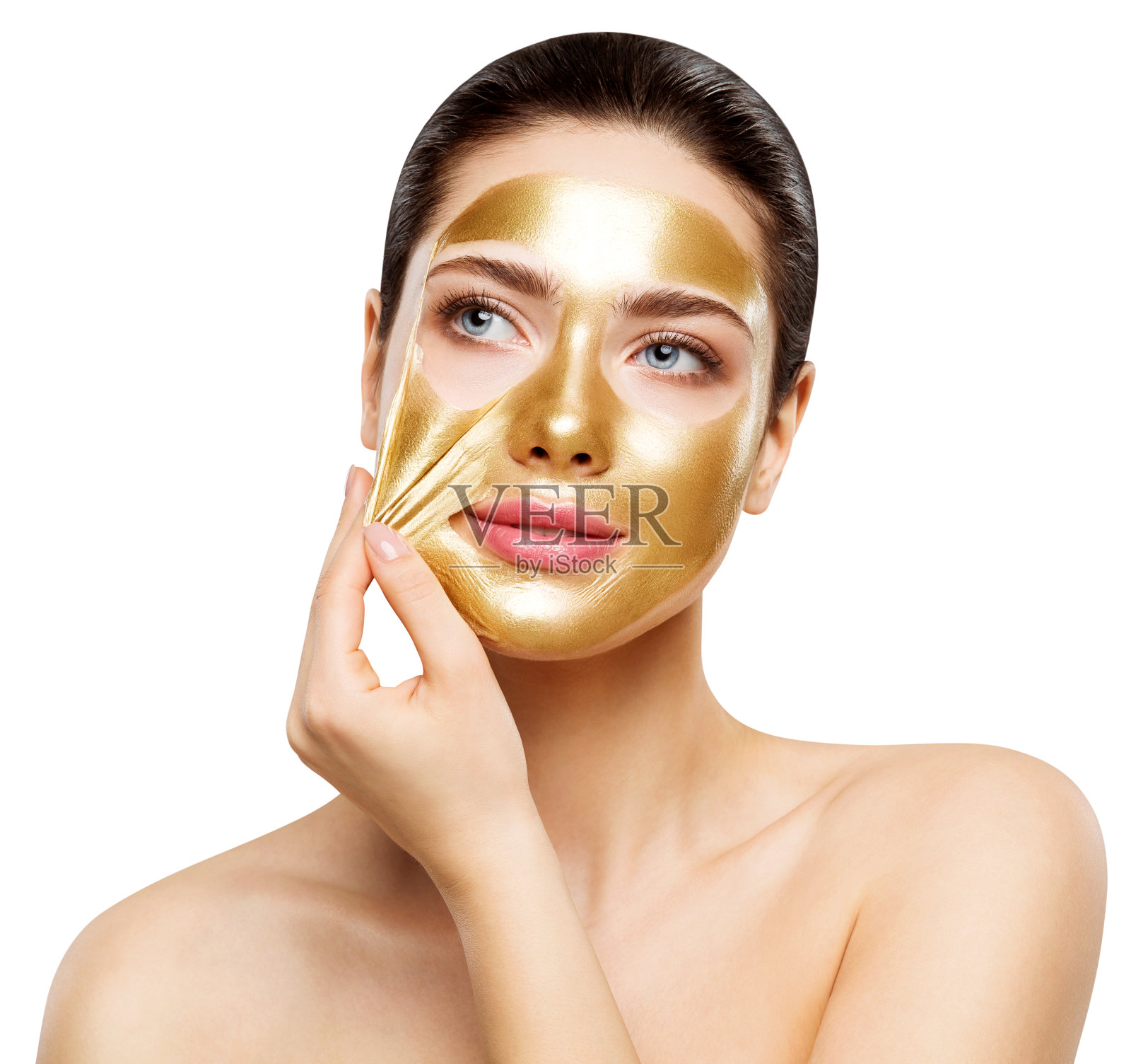 女人黄金面膜，美丽的模特去金面部皮肤化妆品，美丽的皮肤护理和治疗照片摄影图片