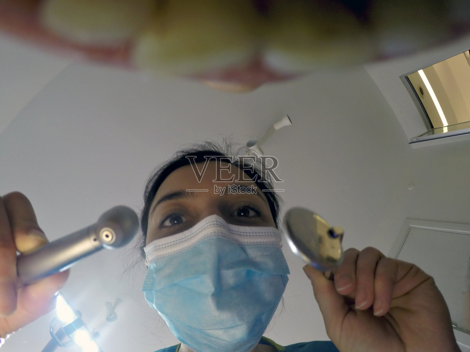 嘴中相机-看牙医照片摄影图片
