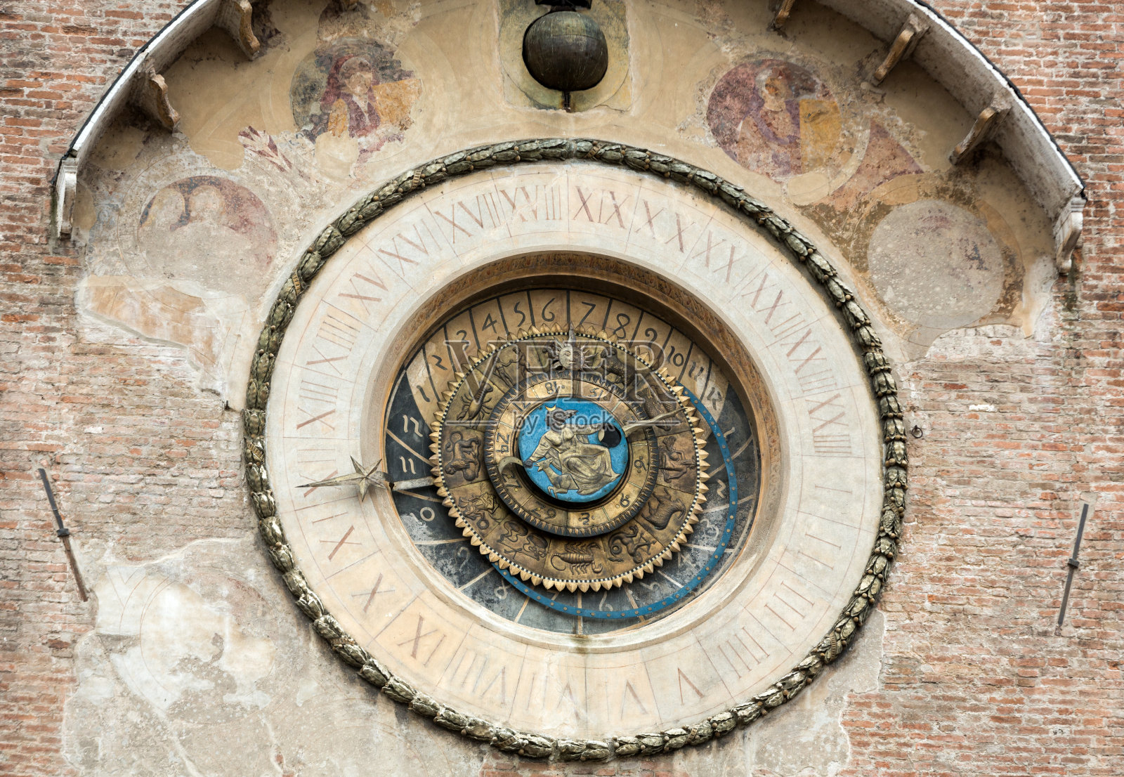意大利曼图亚的“钟塔”(Torre dell' orologio)照片摄影图片