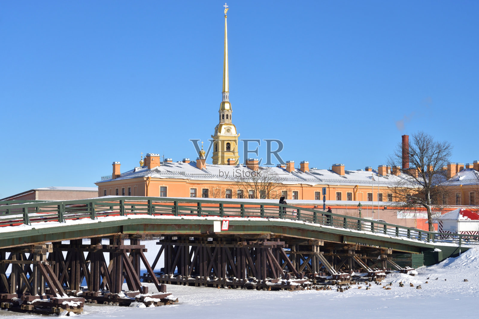 冬天的Kronverksky桥。照片摄影图片