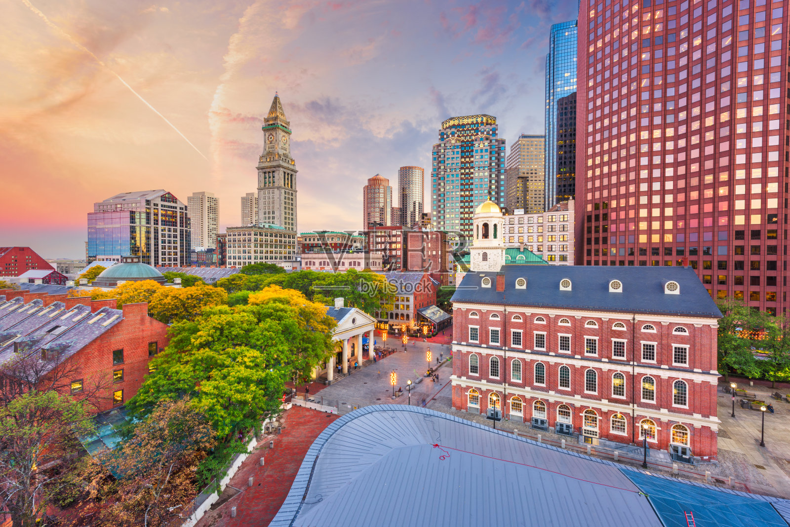波士顿，马萨诸塞州，美国市中心市场和城市景观照片摄影图片