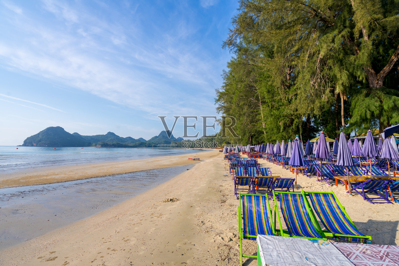 夏日清晨，泰国普拉楚布·基里汗的海照片摄影图片