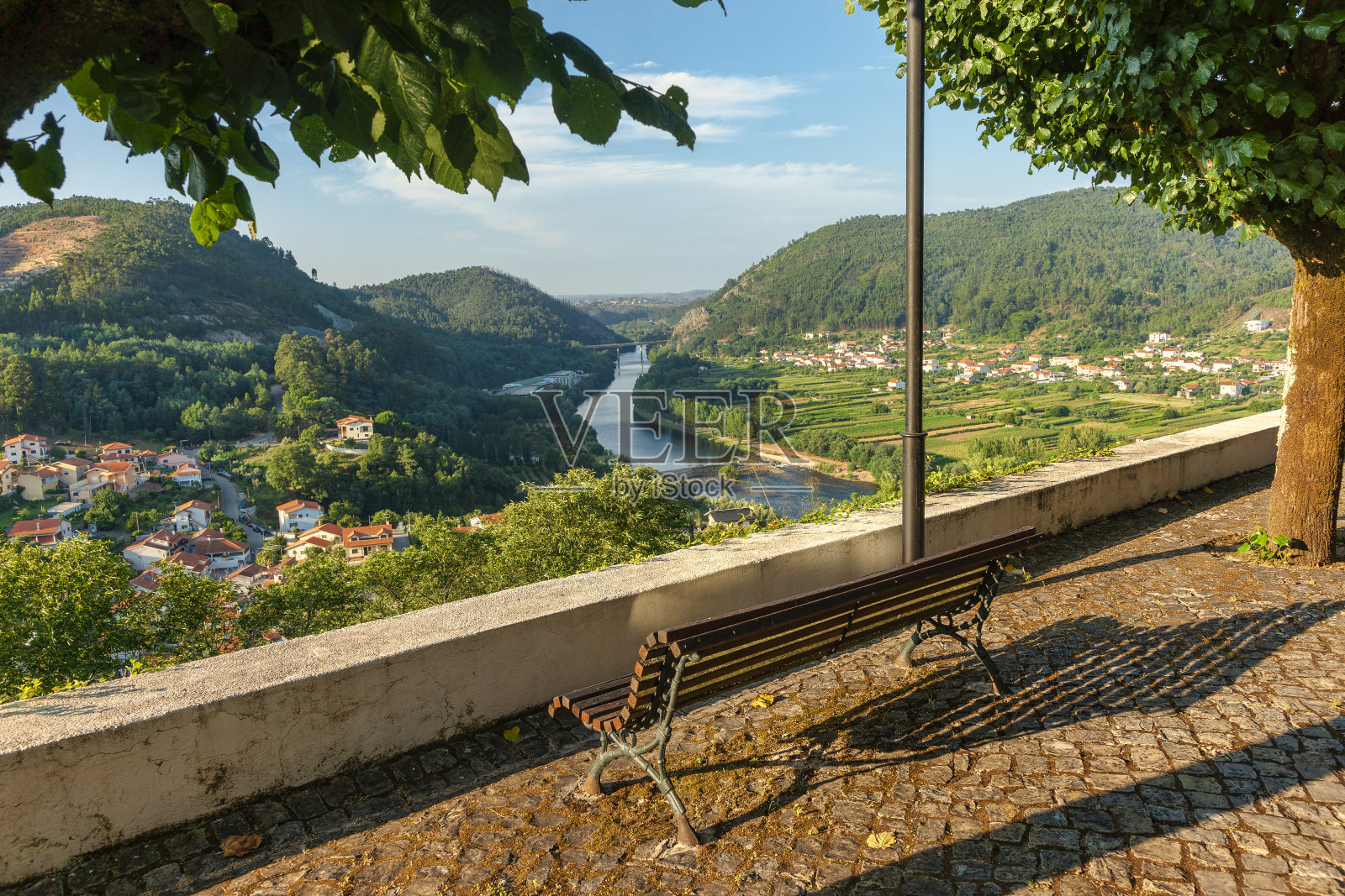 长凳和风景从Penacova Mirante观点埃米迪奥达席尔瓦照片摄影图片