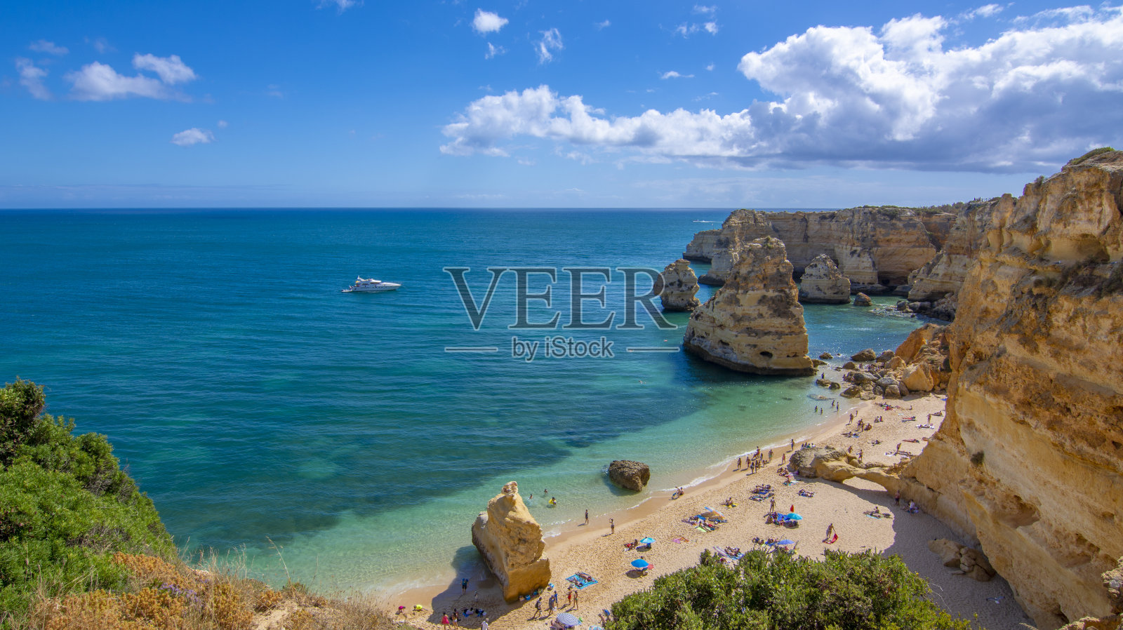 阿尔加维的滨海海滩，葡萄牙南部最著名的海滩之一照片摄影图片