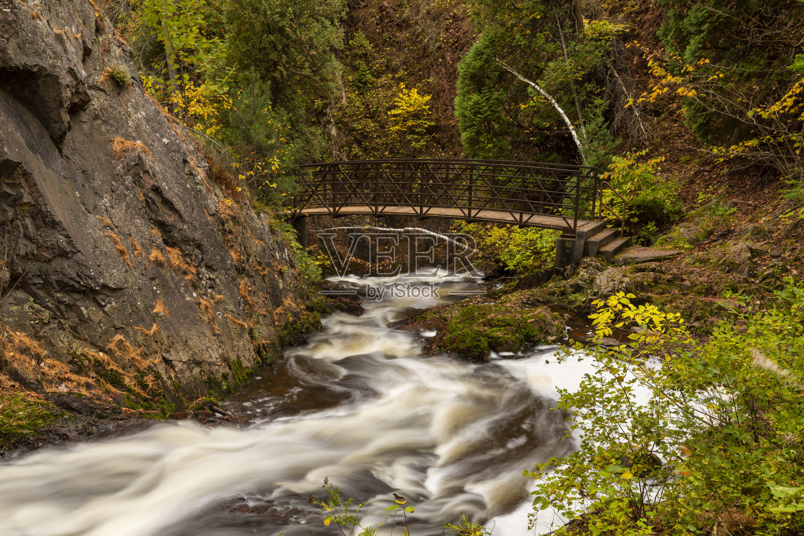 秋天的Tischer小溪瀑布照片摄影图片