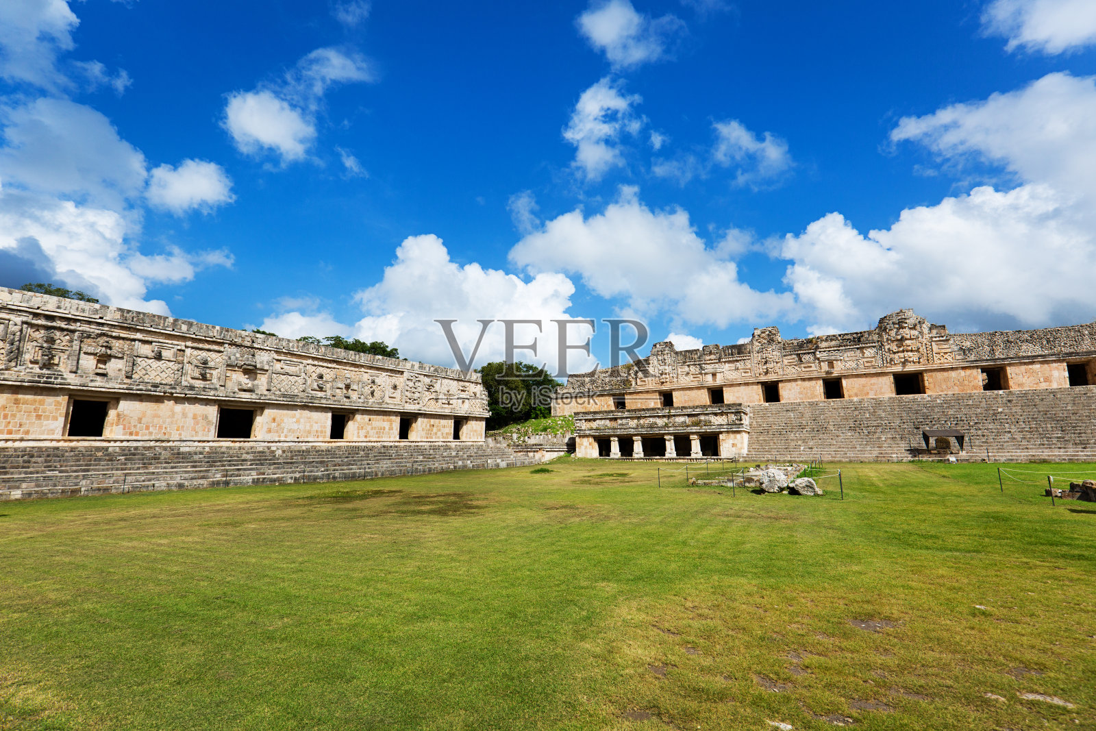 墨西哥尤卡坦半岛玛雅乌克斯马尔遗址的尼姑庵照片摄影图片