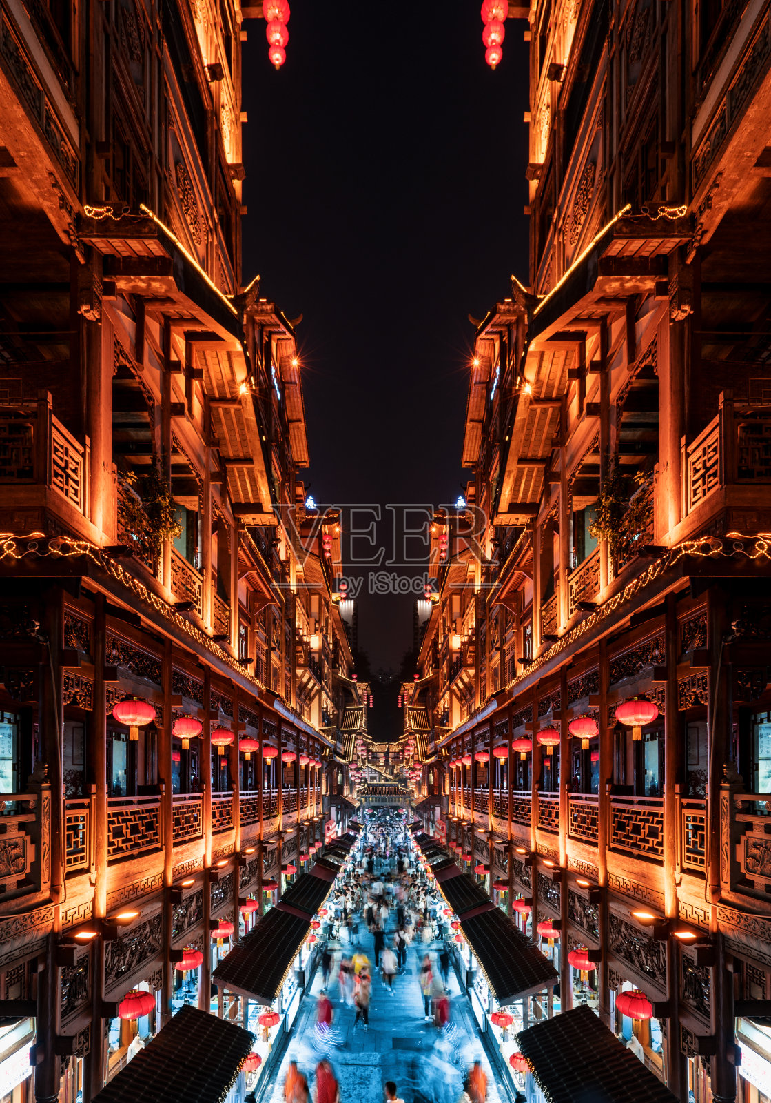 中国重庆洪崖洞古镇夜景照片摄影图片
