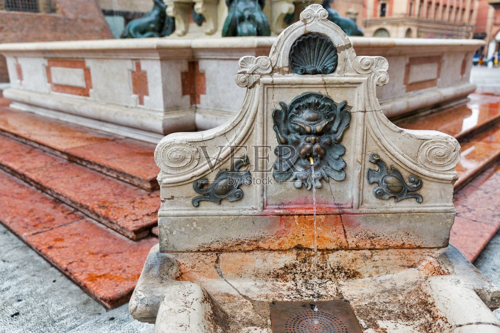 著名的海王星喷泉细节在博洛尼亚，意大利。照片摄影图片
