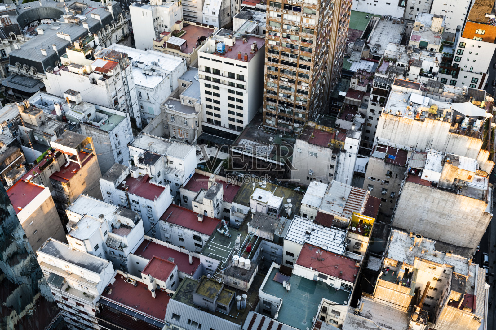 布宜诺斯艾利斯市中心的高密度住宅和商业建筑混杂在一起照片摄影图片