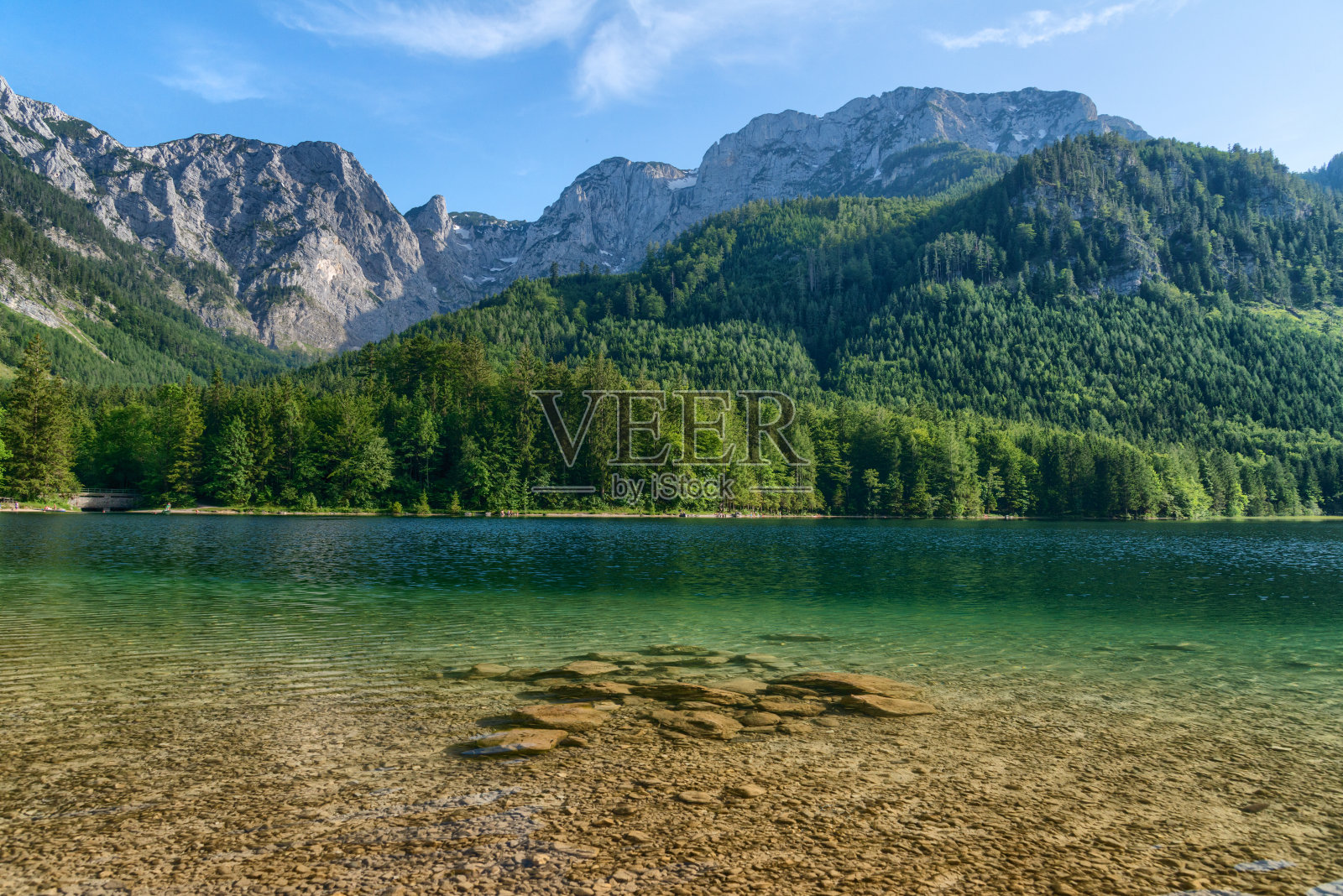 美丽的阿尔卑斯山湖照片摄影图片