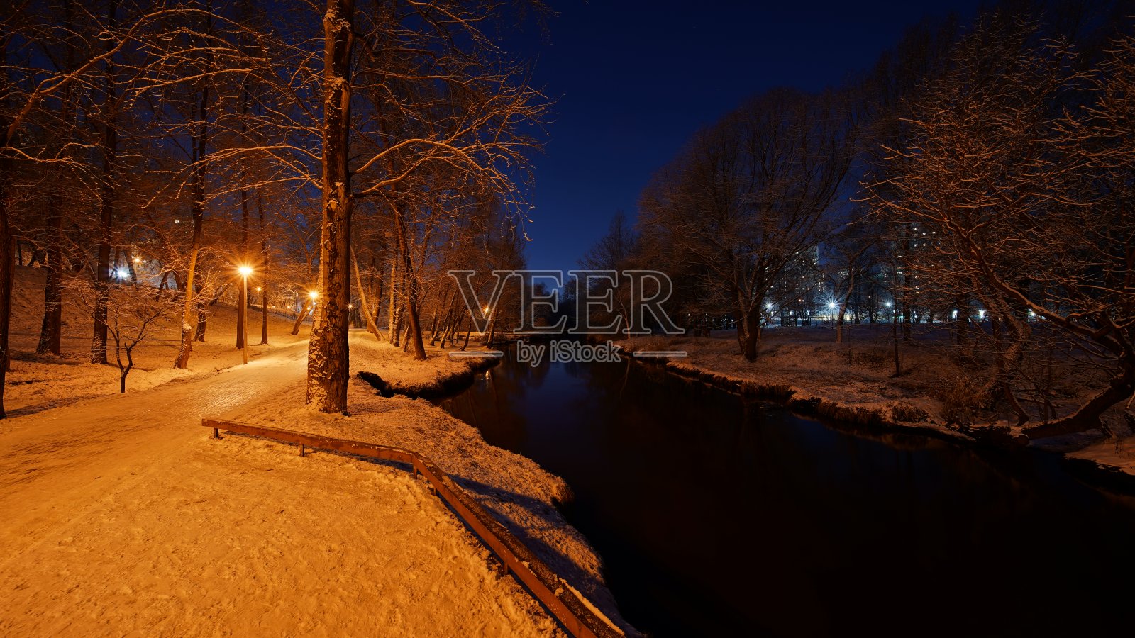 河上美丽的冬季景色照片摄影图片