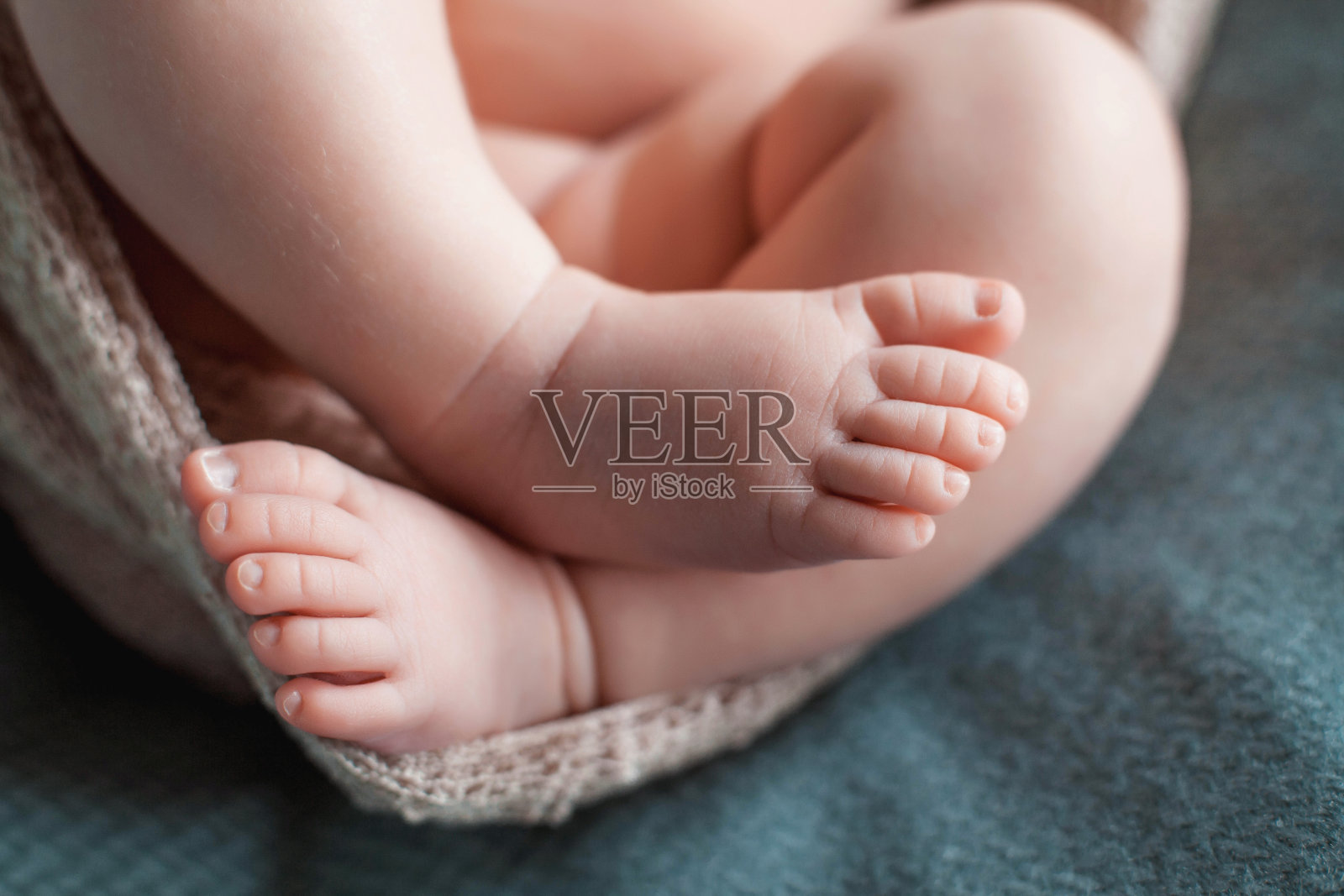 新生儿脚的特写照片。照片摄影图片