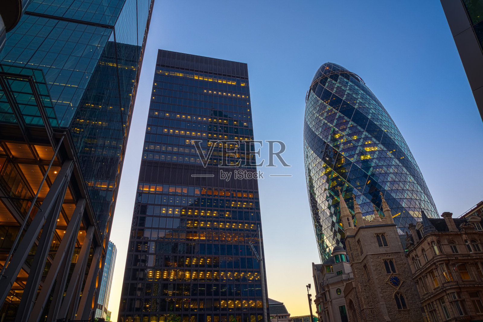 低视角的摩天大楼在伦敦的城市照片摄影图片