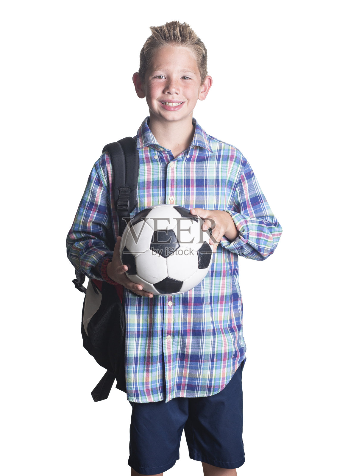小学小男孩微笑着拿着足球照片摄影图片