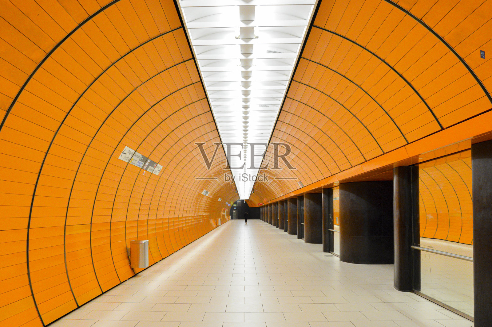 慕尼黑玛丽恩广场地铁站的隧道照片摄影图片