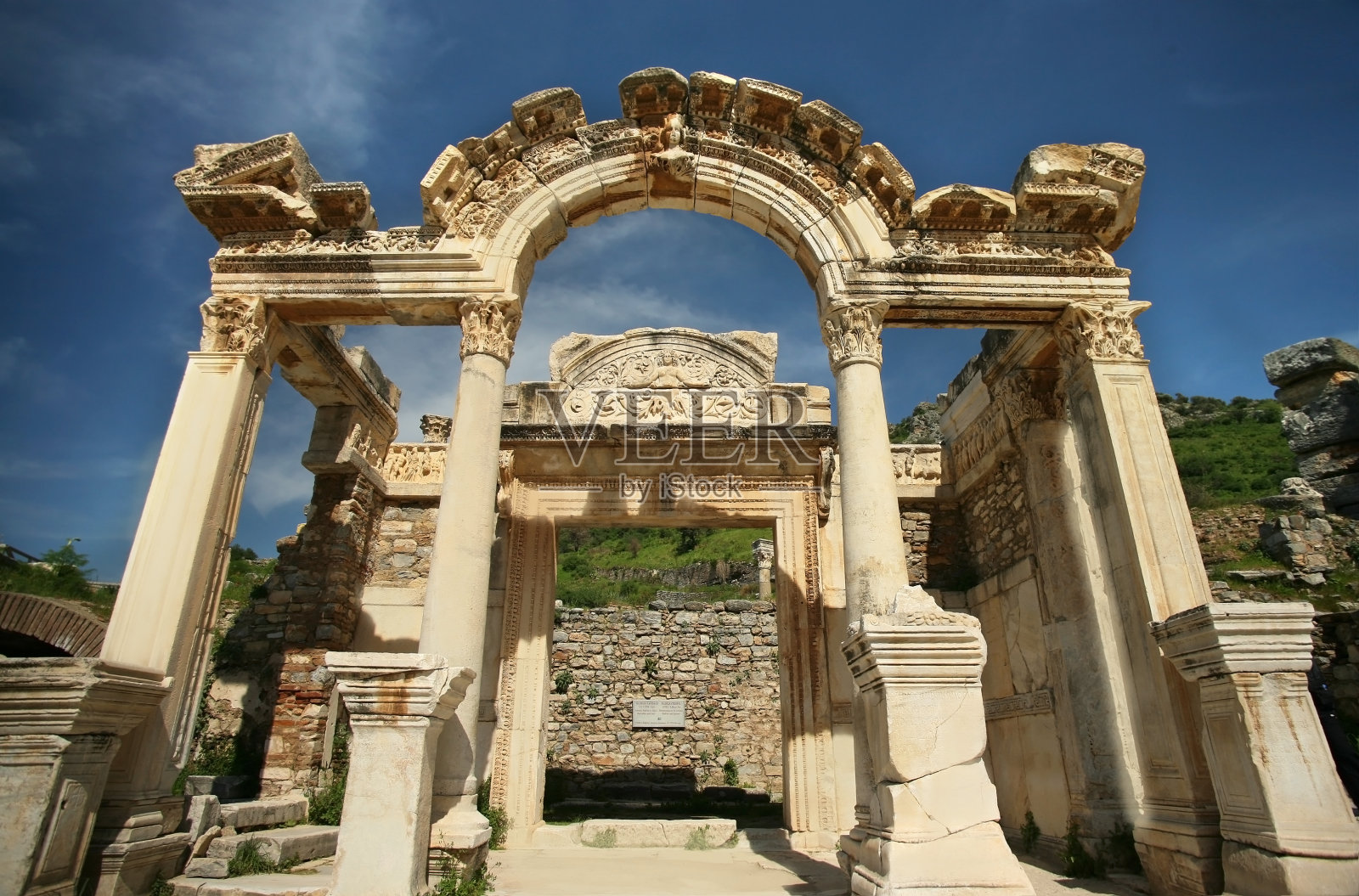 土耳其塞尔库基伊兹密尔以弗所古城哈德良神庙照片摄影图片