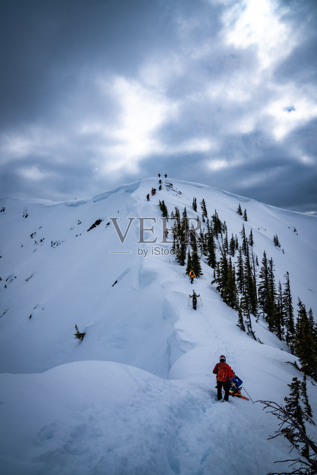 攀登雪峰滑雪照片摄影图片