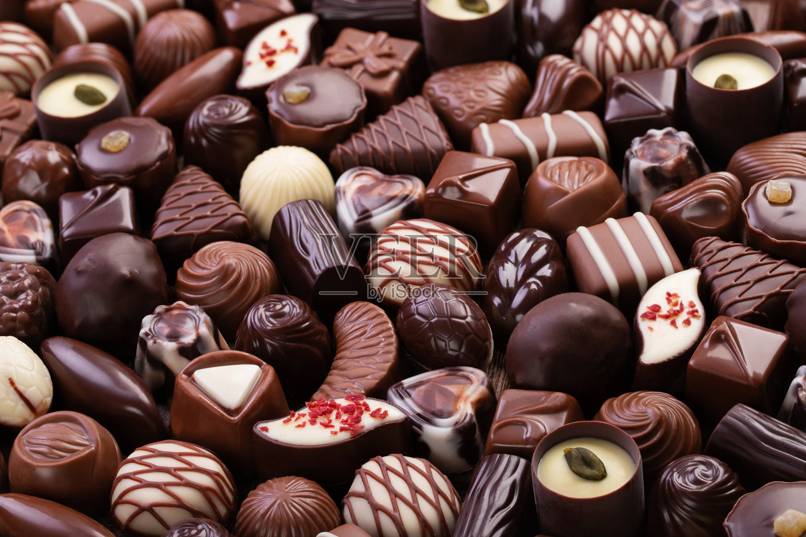 各种巧克力糖果背景，甜食，俯视图。照片摄影图片