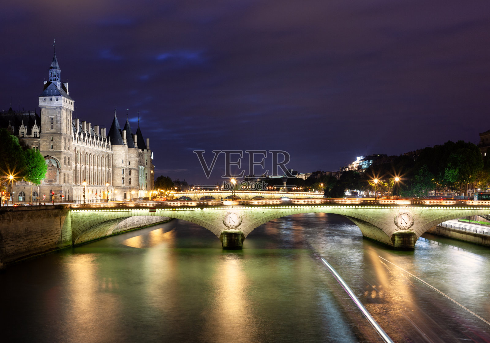 巴黎的塞纳河黄昏照片摄影图片
