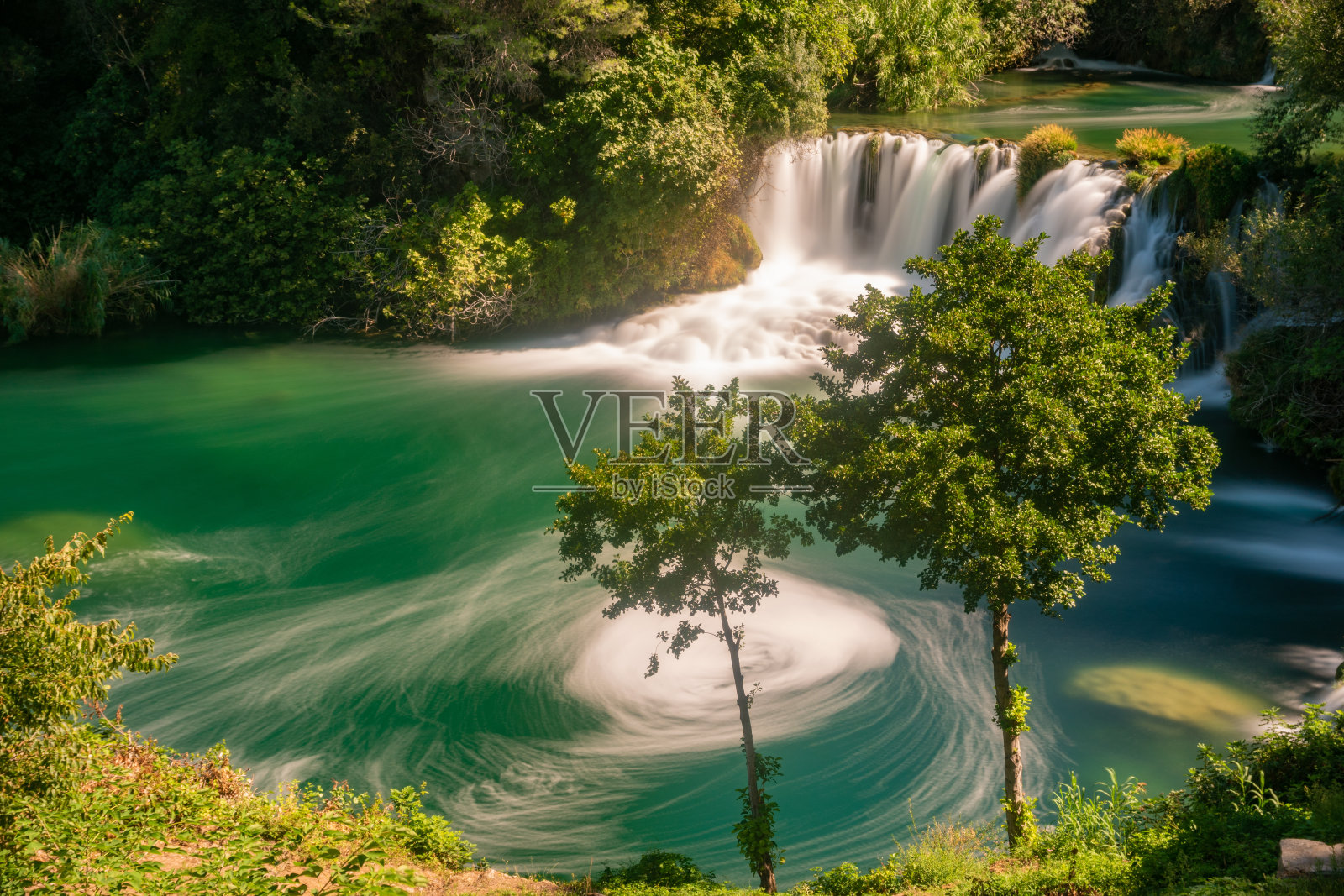 克罗地亚喀尔卡国家公园的瀑布照片摄影图片