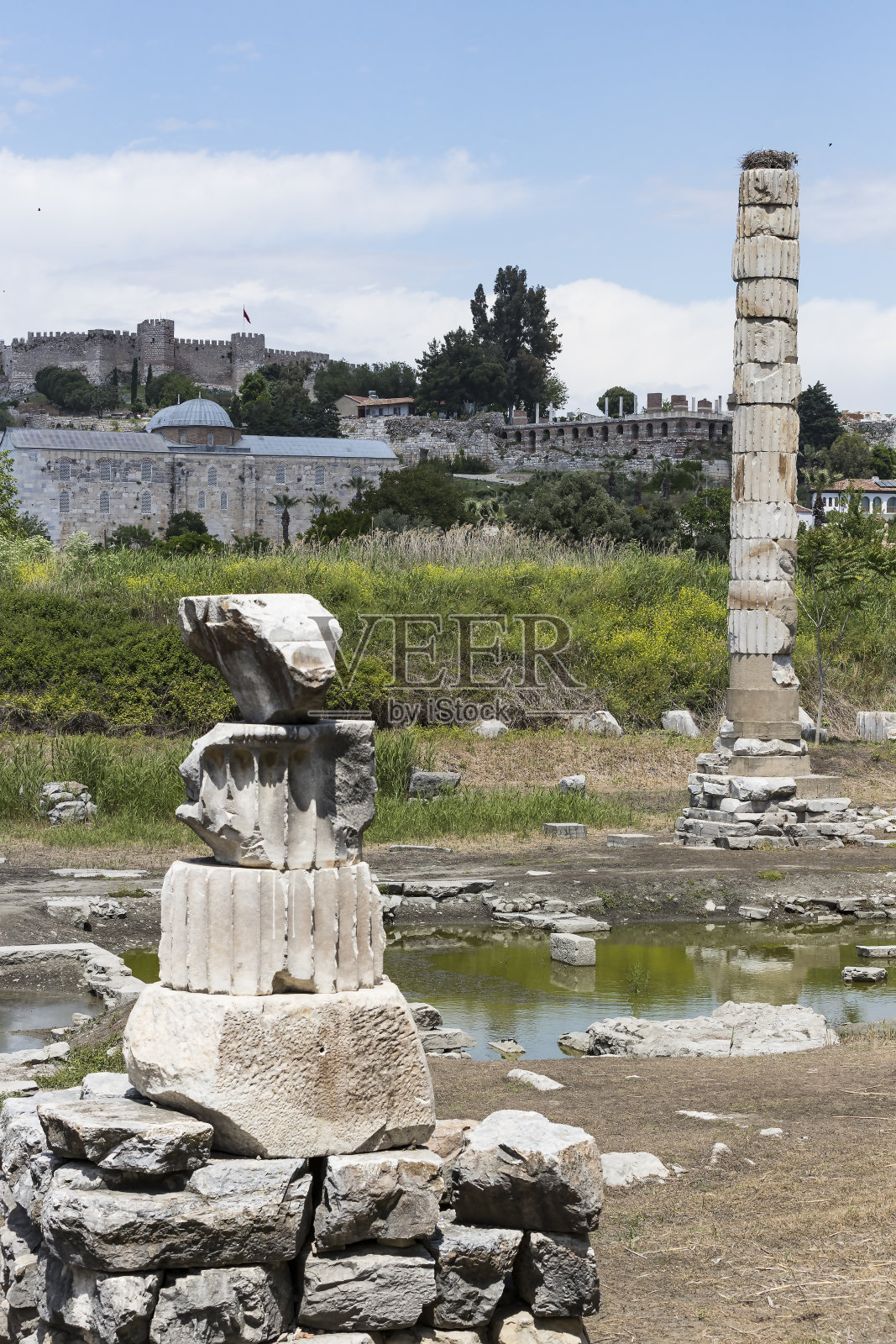 阿耳忒弥斯古神庙的石头遗迹照片摄影图片
