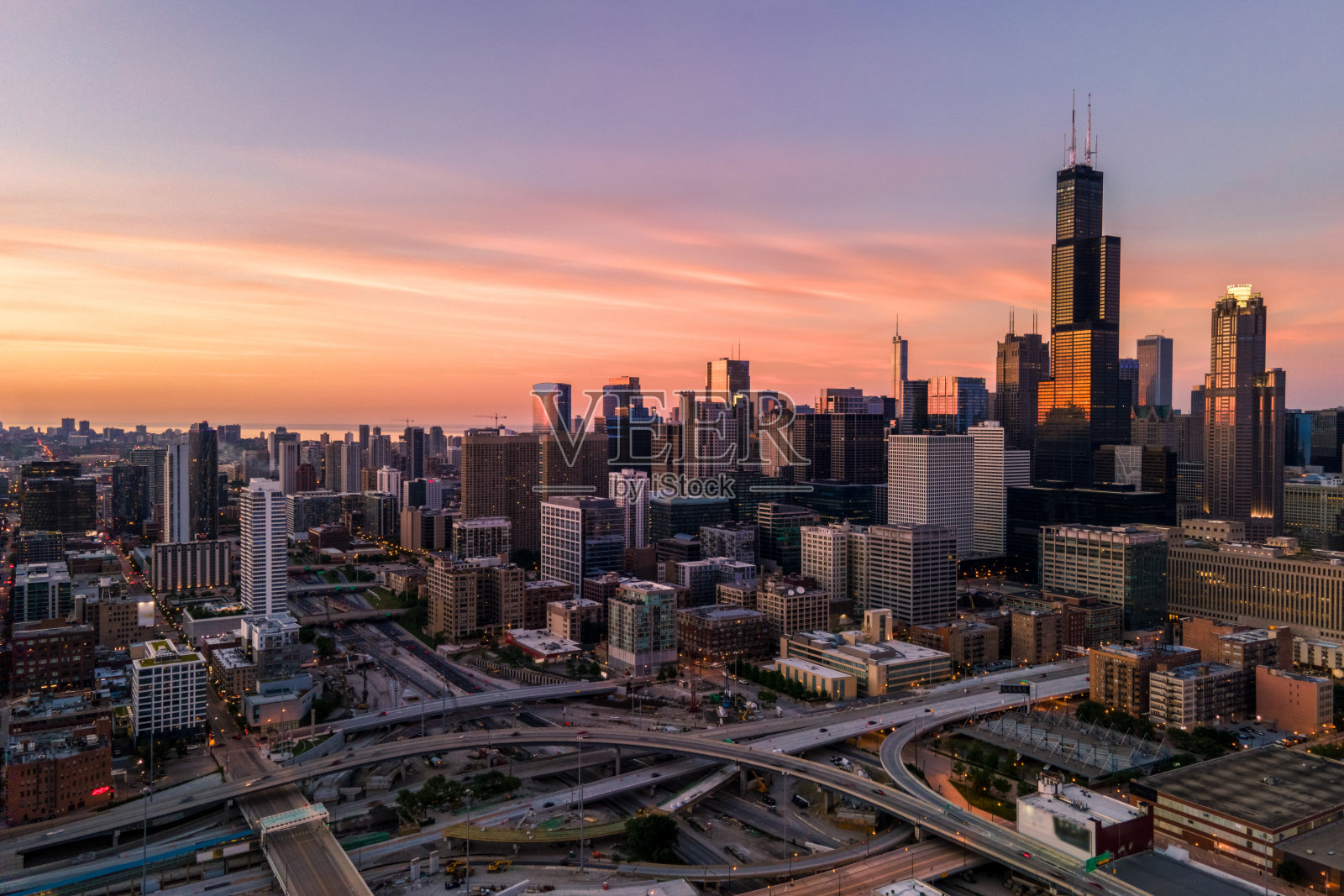 芝加哥市中心的城市景观在黄金时间照片摄影图片