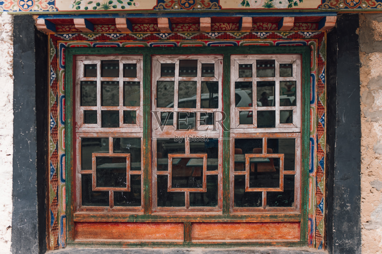 西藏林芝地区森林中的一座寺庙照片摄影图片