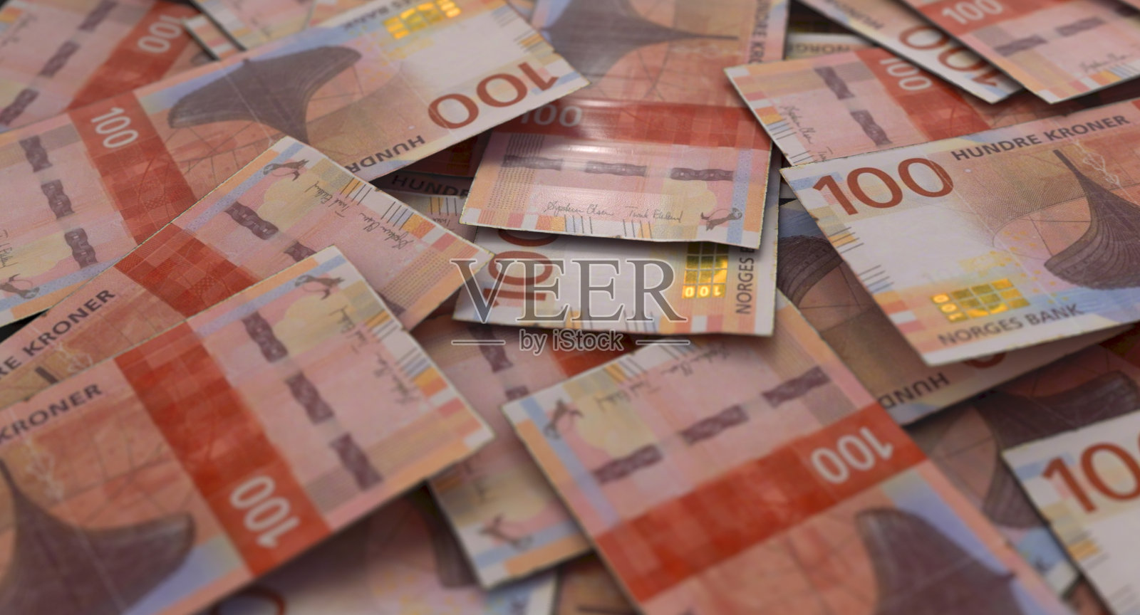 散落的挪威克朗钞票堆照片摄影图片