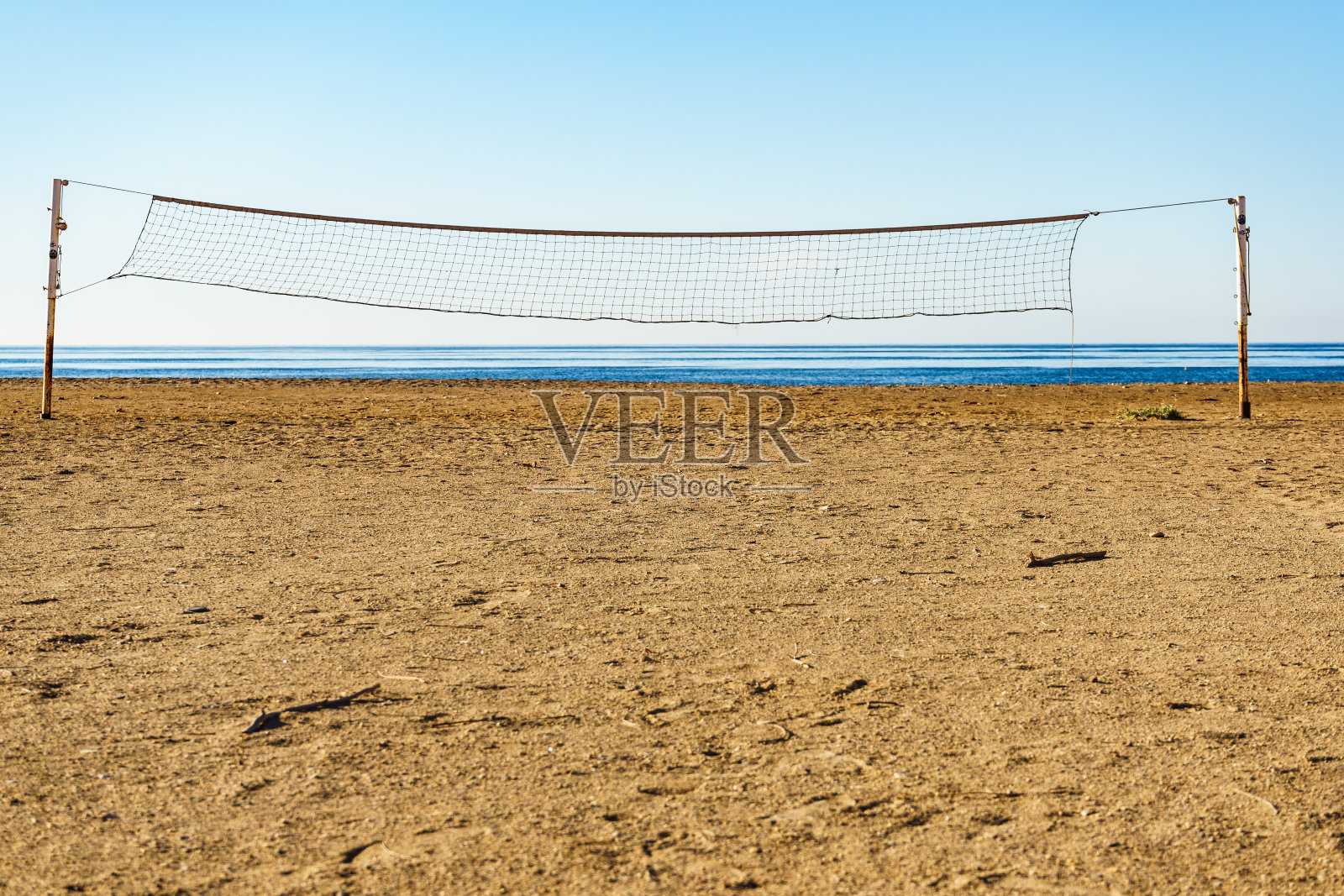 沙滩上的排球网。照片摄影图片